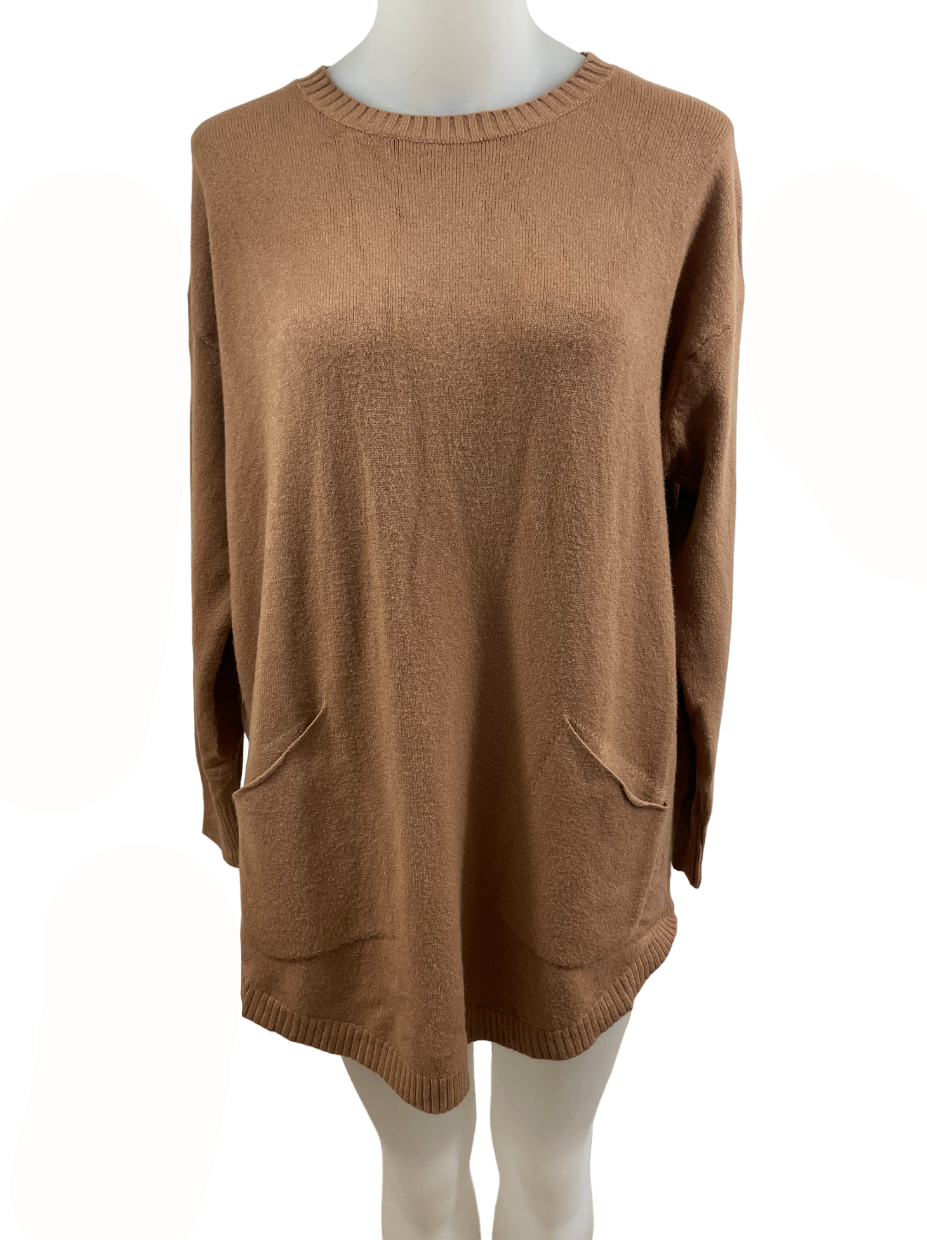 Upload image to gallery, Ens. Oversized top and woven polka dot scarf in super soft knit