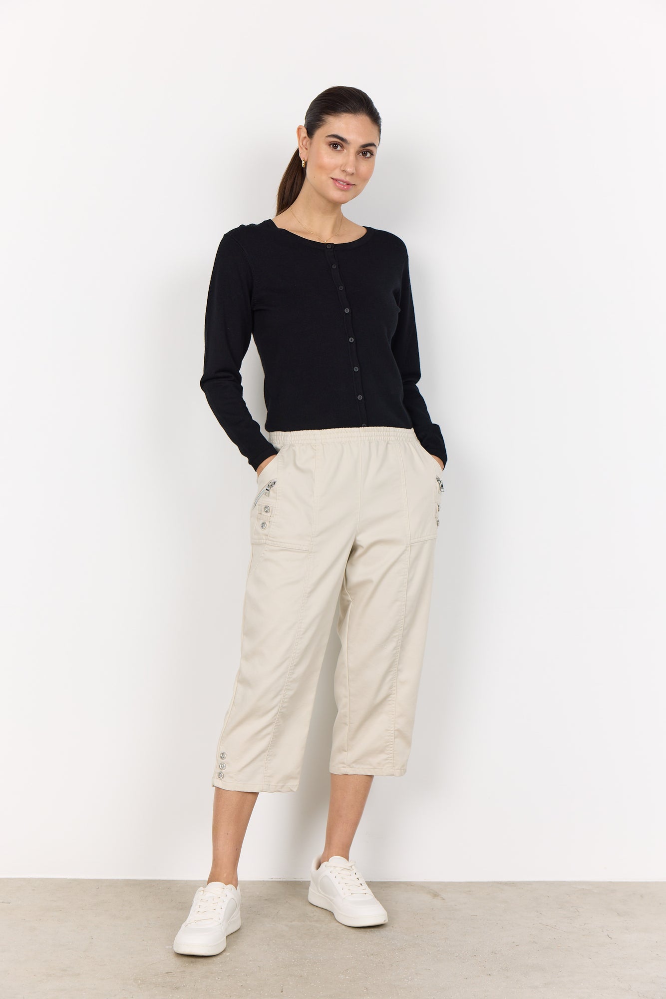 Upload image to gallery, Panel capri pants - Soya Concept
