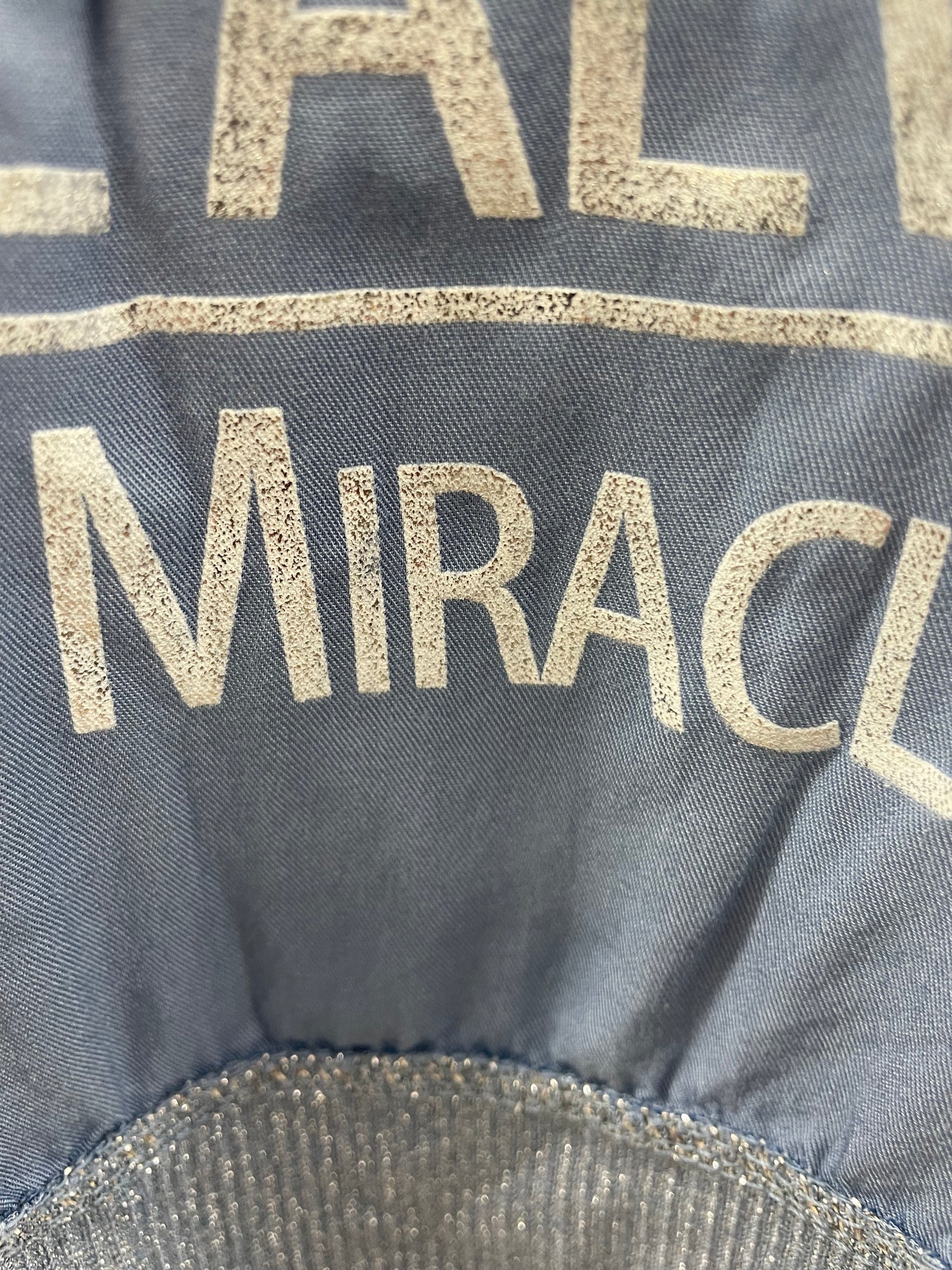 Upload image to gallery, Top aux scripts lustrés ''There are always miracles''.
