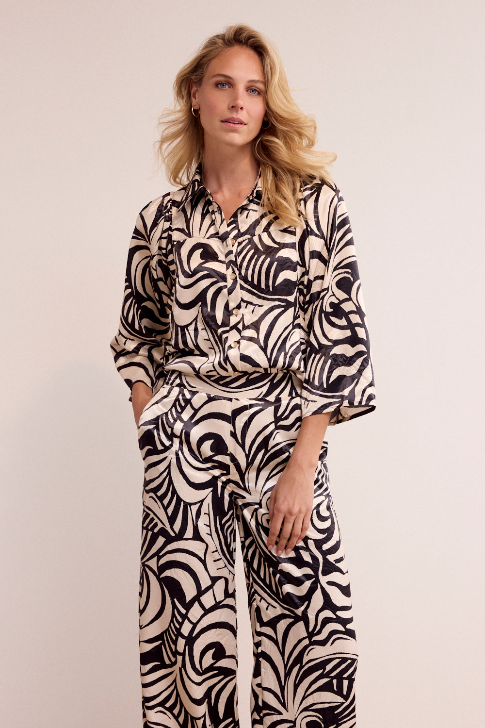 Upload image to gallery, Botanica Print Textured Blouse - Tramontana
