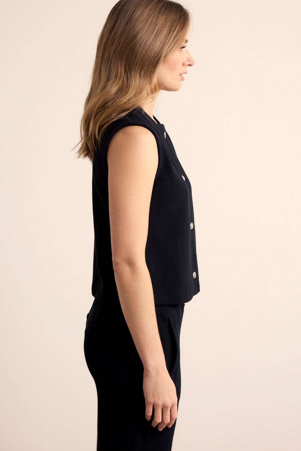 Upload image to gallery, Sleeveless knit buttoned cardigan - Tramontana
