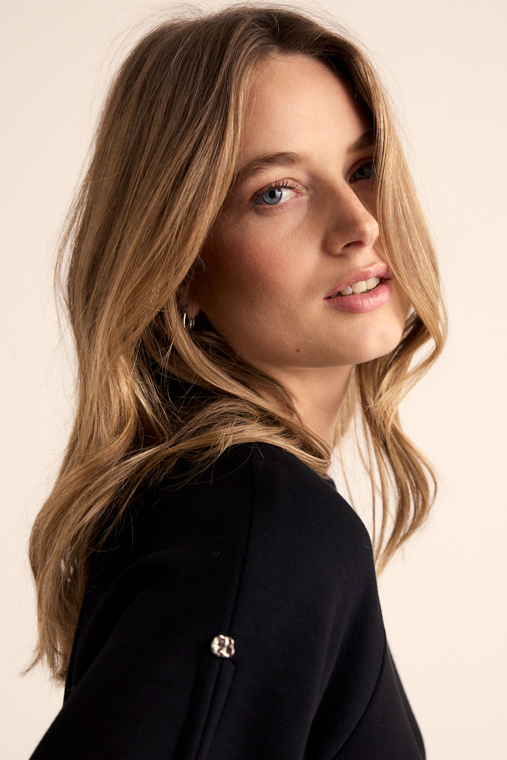 Upload image to gallery, Plain raglan sleeve sweater with false buttons - Tramontana
