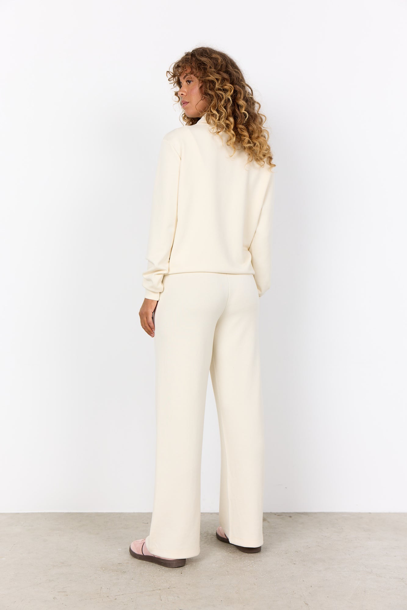 Load image in gallery, Straight pants with modal - Soya Concept
