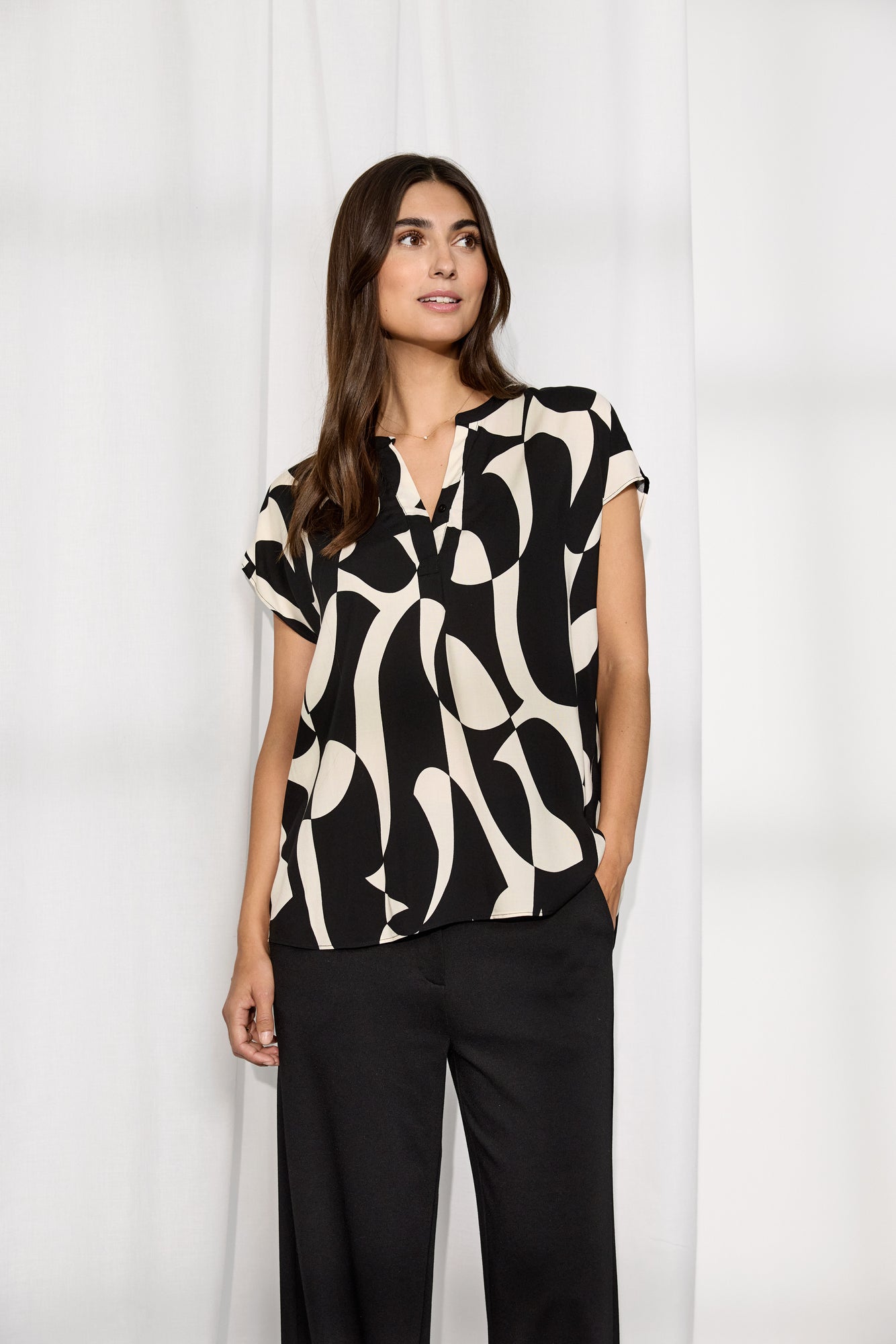 Upload image to gallery, Two-tone printed blouse - Soya Concept
