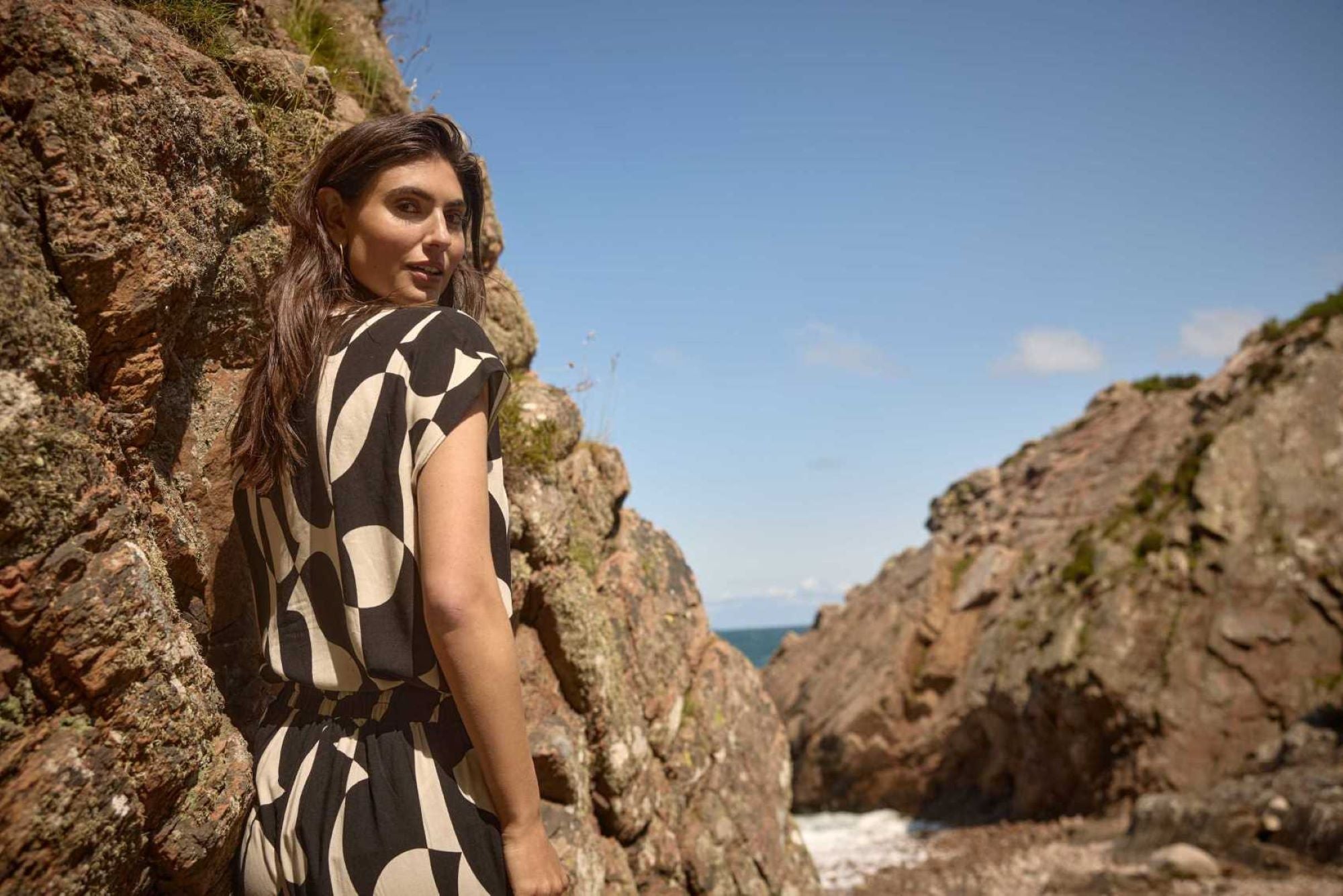 Upload image to gallery, Two-tone printed blouse - Soya Concept
