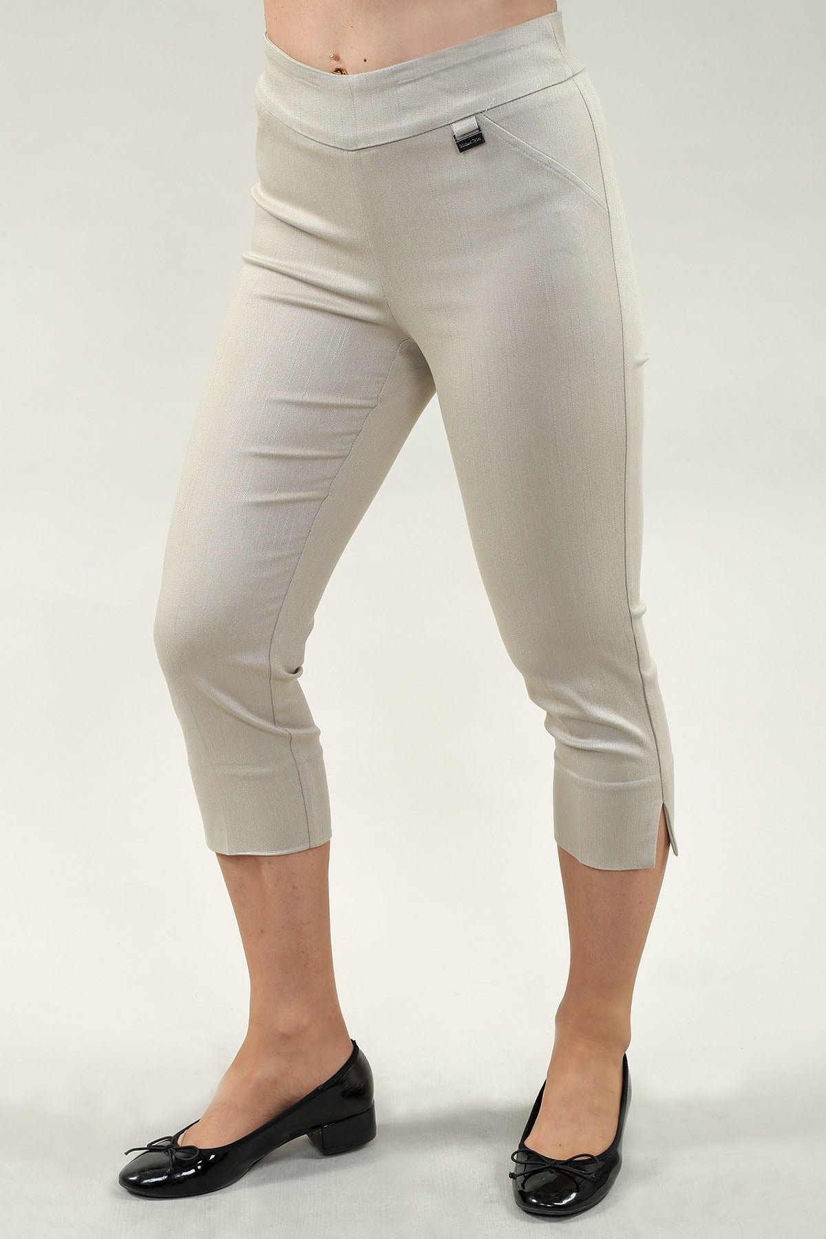 Upload image to gallery, Textured capri pants - Michael Tyler

