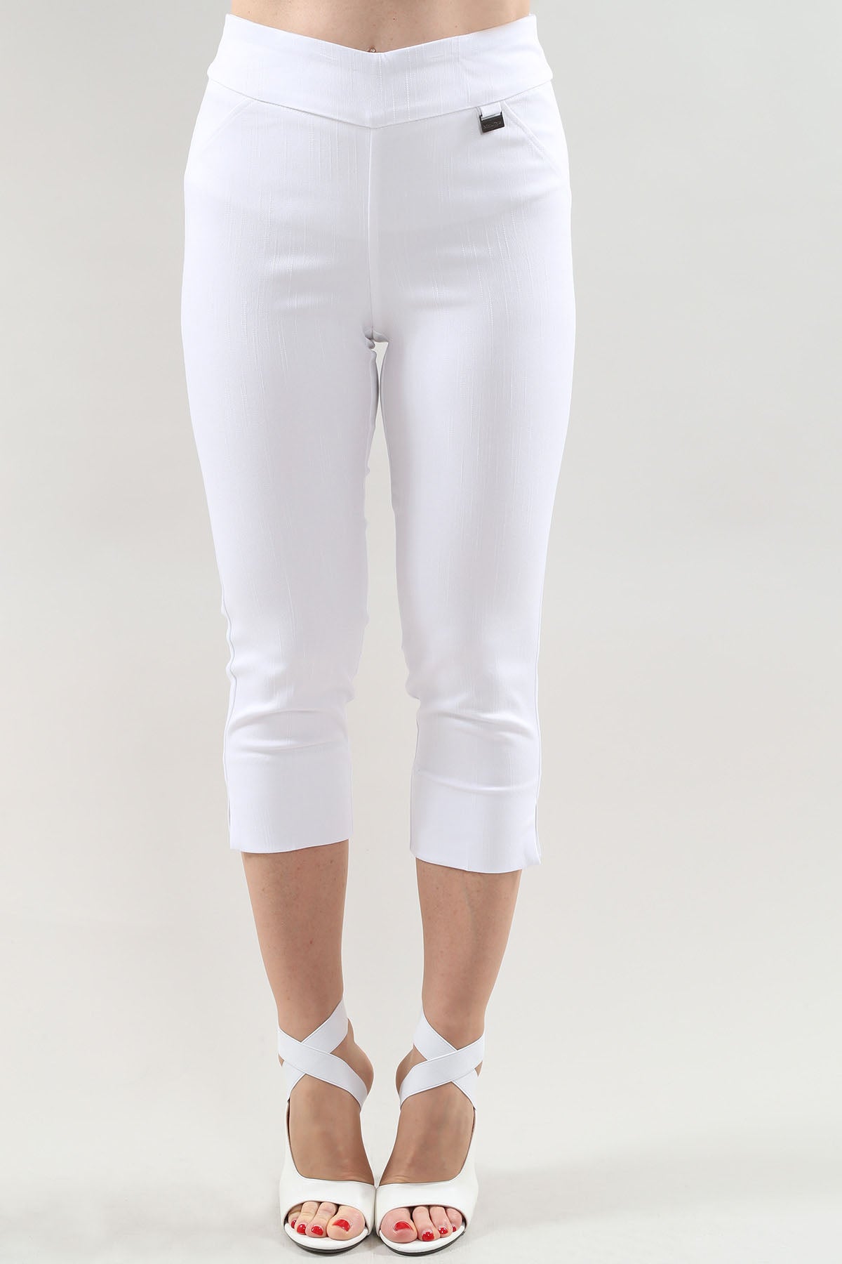 Upload image to gallery, Textured capri pants - Michael Tyler
