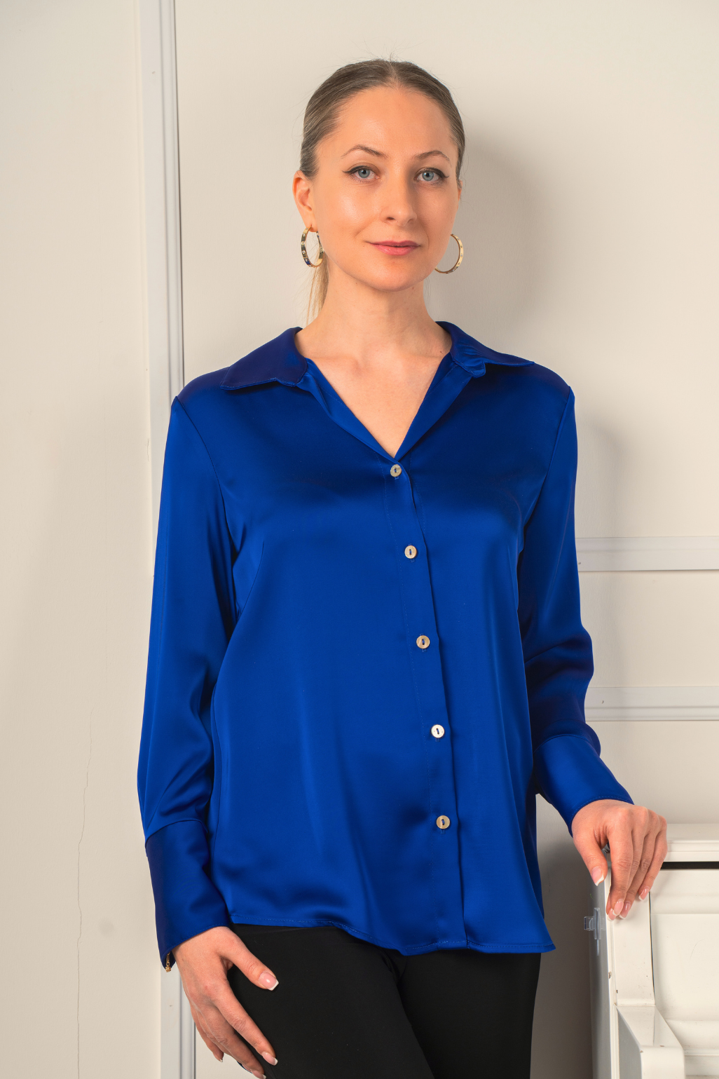 Upload image to gallery, Silky blouse with wide sleeves
