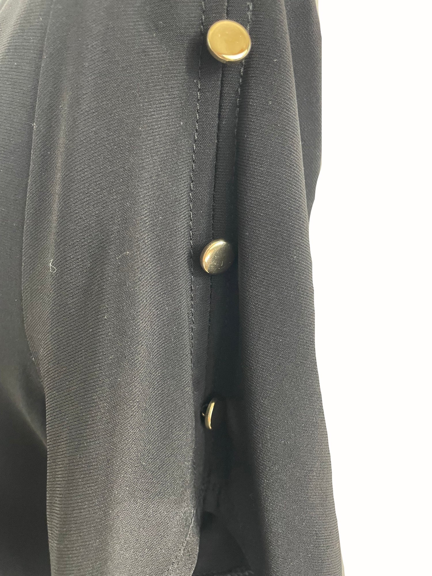 Charger l'image dans la galerie, Haut uni avec boutons dorés aux manches
