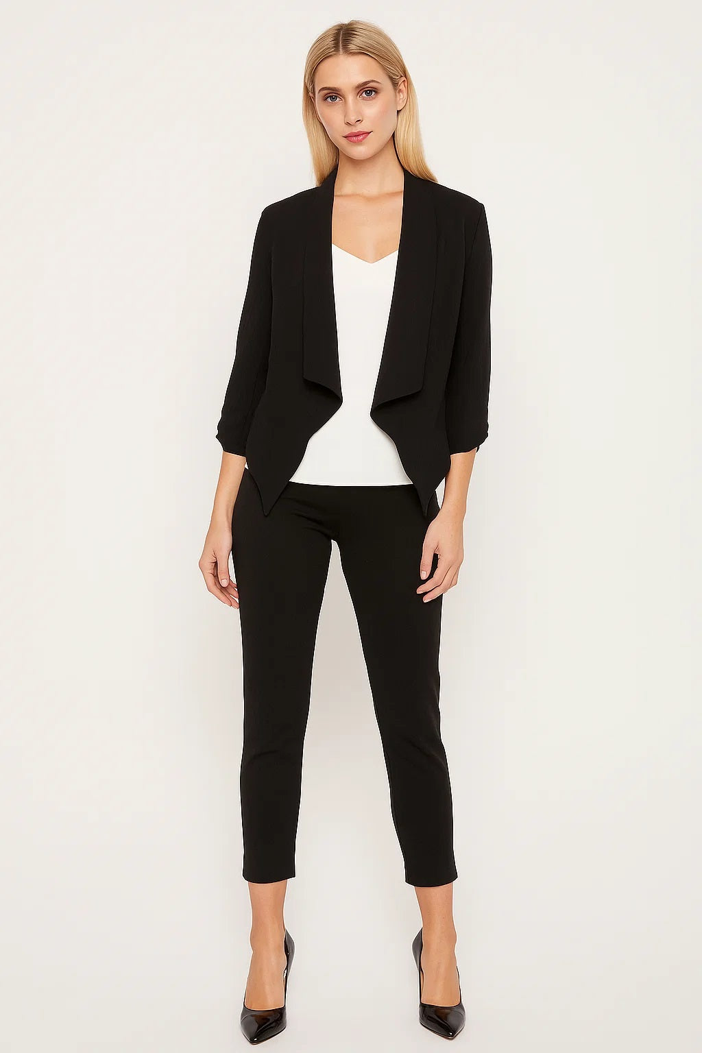 Plain bolero with pleated sleeves