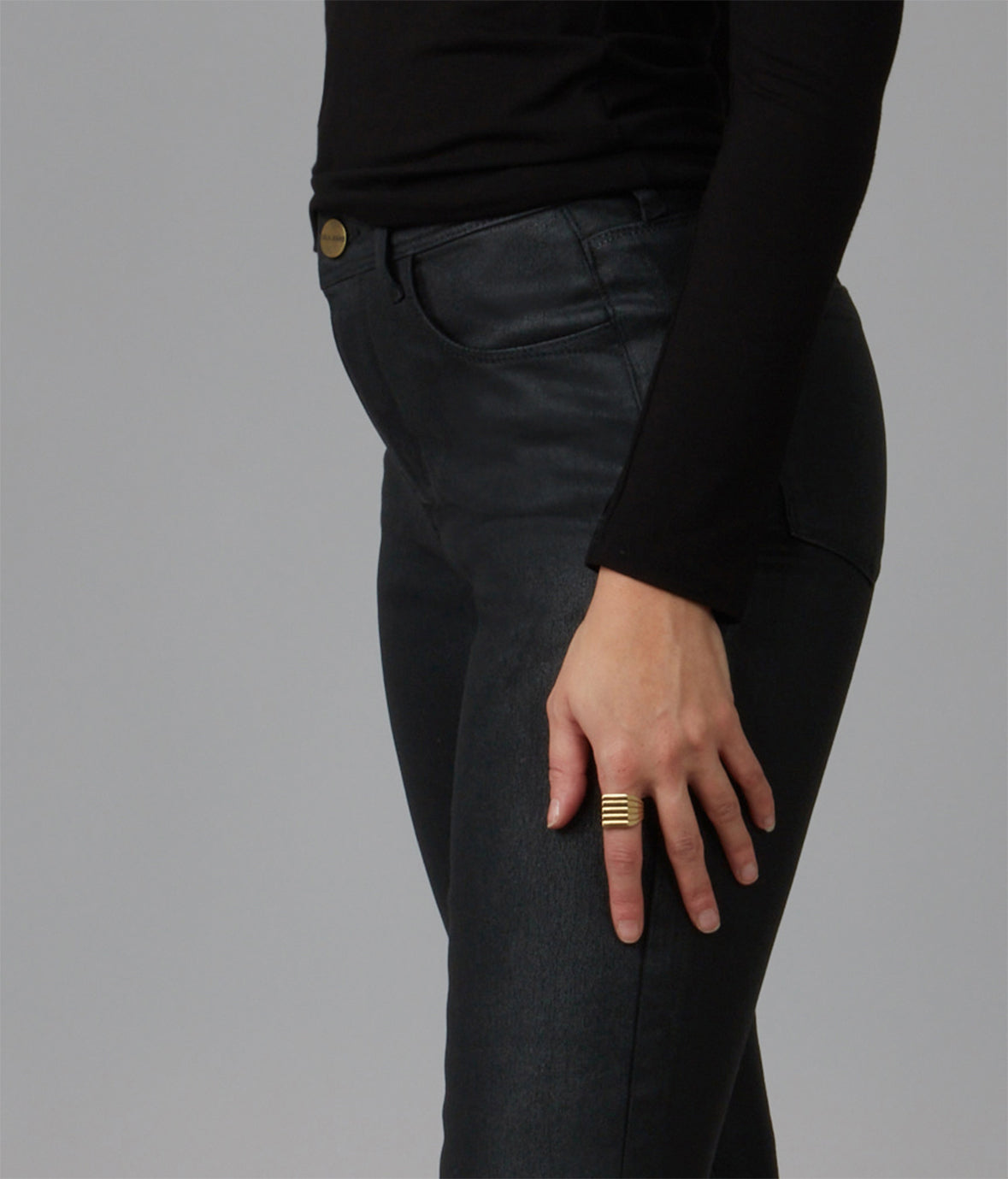 Charger l'image dans la galerie, Jean bootcut d'aspect cuir, noir - Lola Jeans
