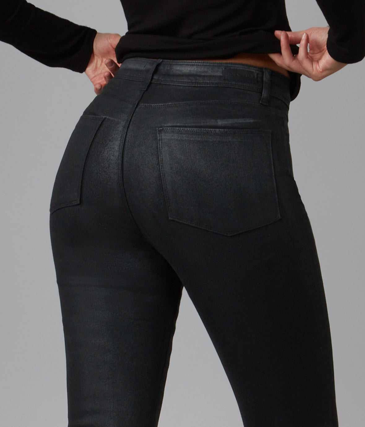 Charger l'image dans la galerie, Jean bootcut d'aspect cuir, noir - Lola Jeans

