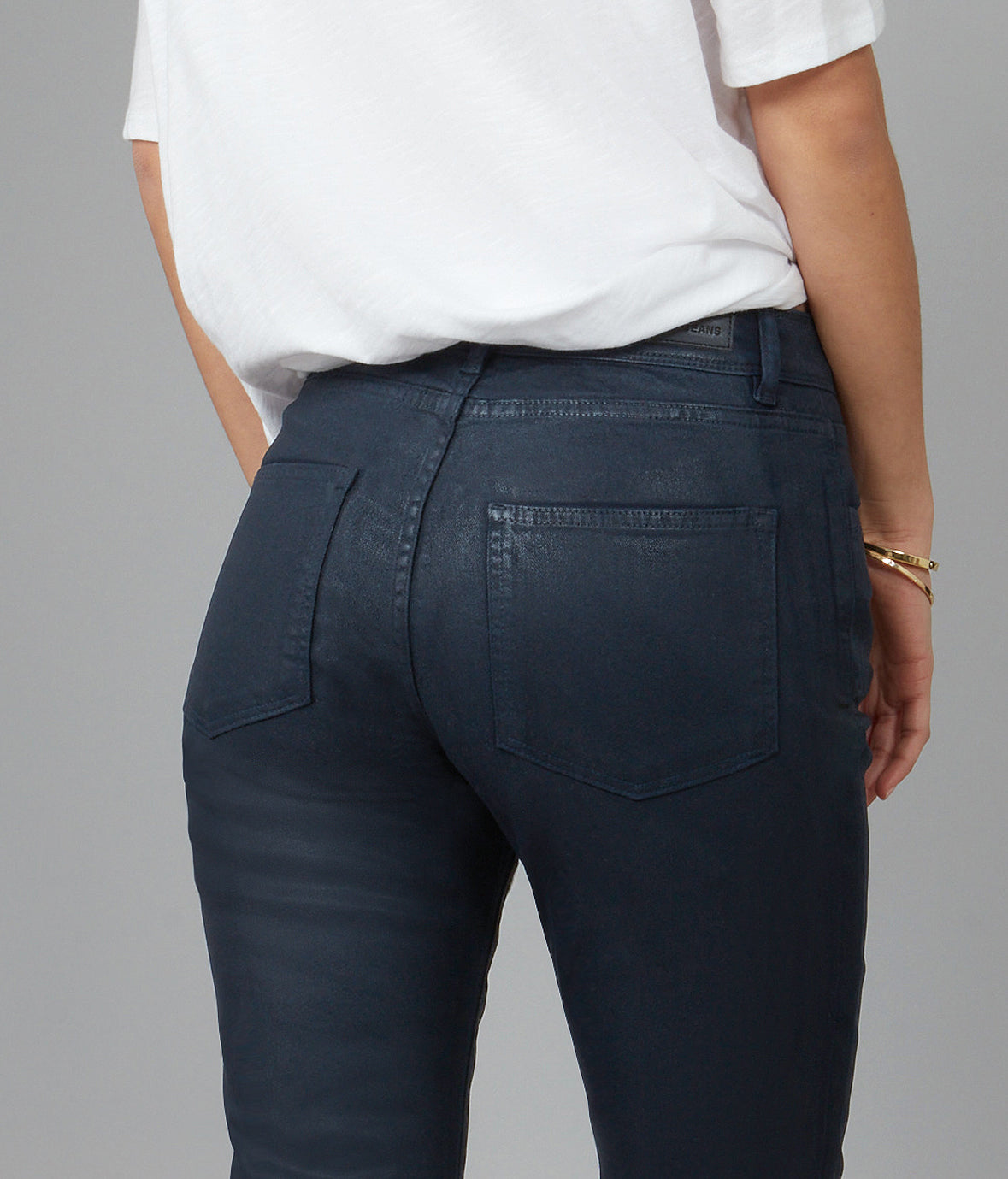 Charger l'image dans la galerie, Jean bootcut d'aspect cuir, marine - Lola Jeans
