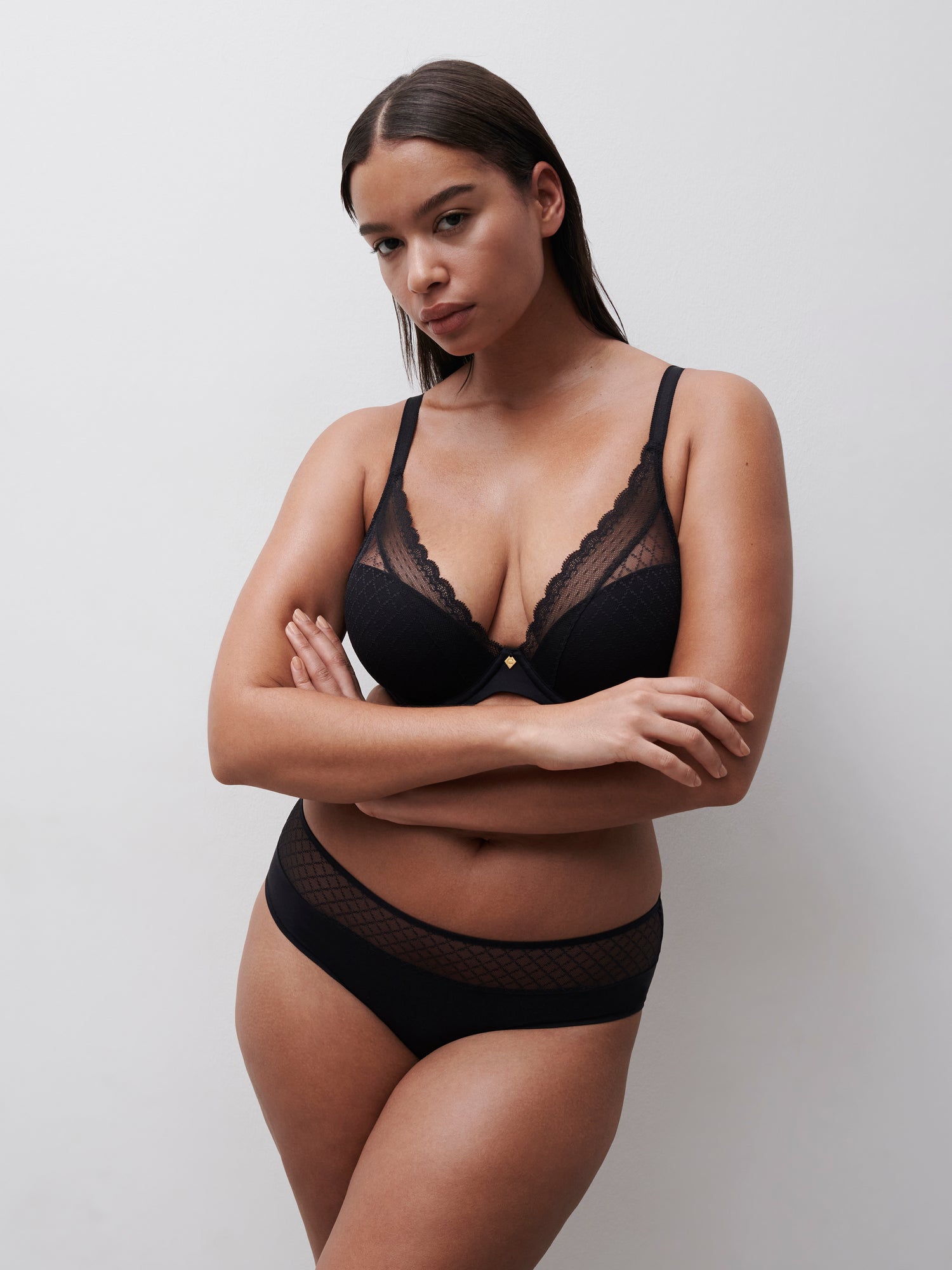 Upload image to gallery, Norah Chic Plunge Underwire Bra - Chantelle
