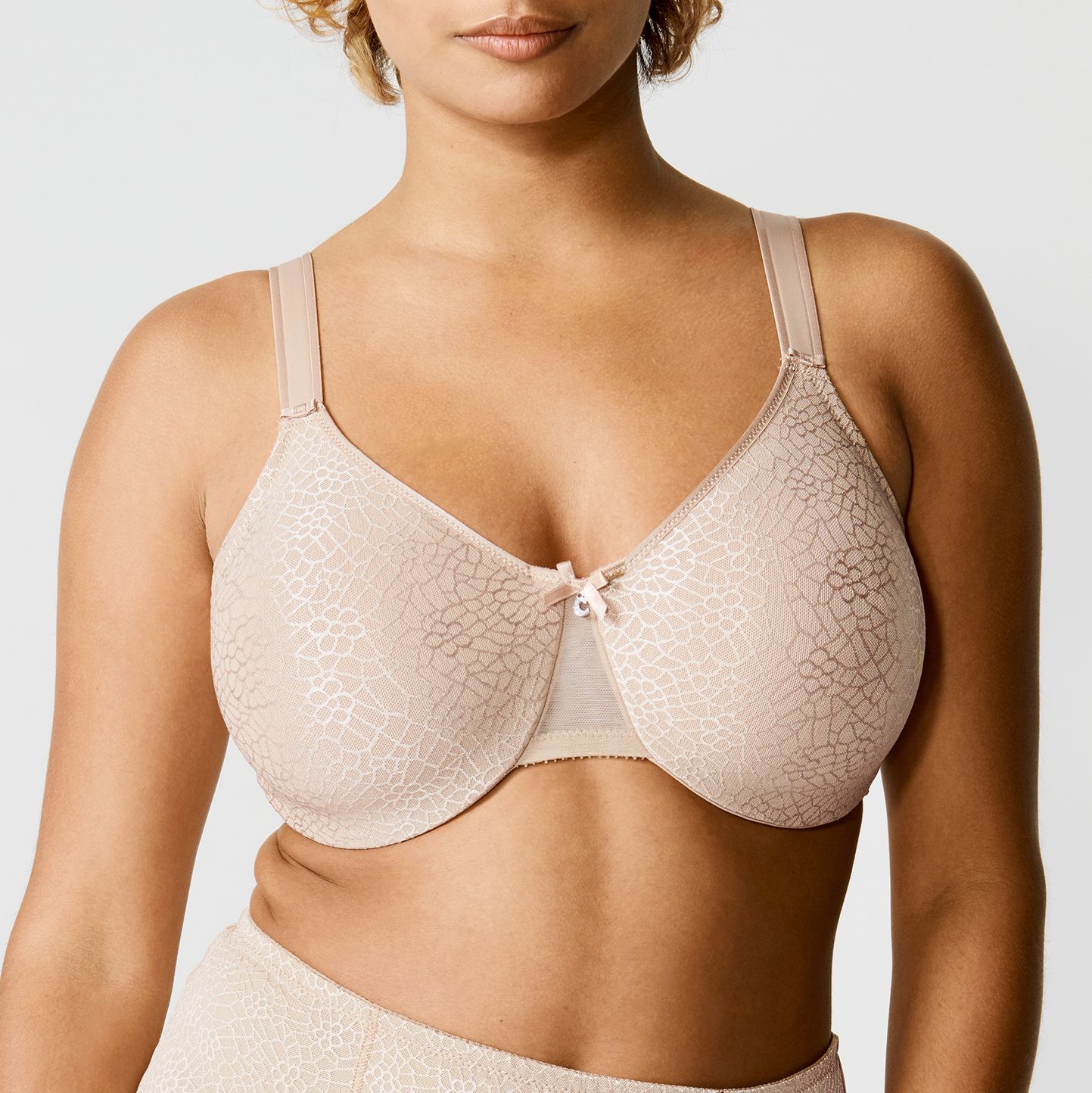 Upload image to gallery, Manifique C Underwire Minimizer Bra - Chantelle
