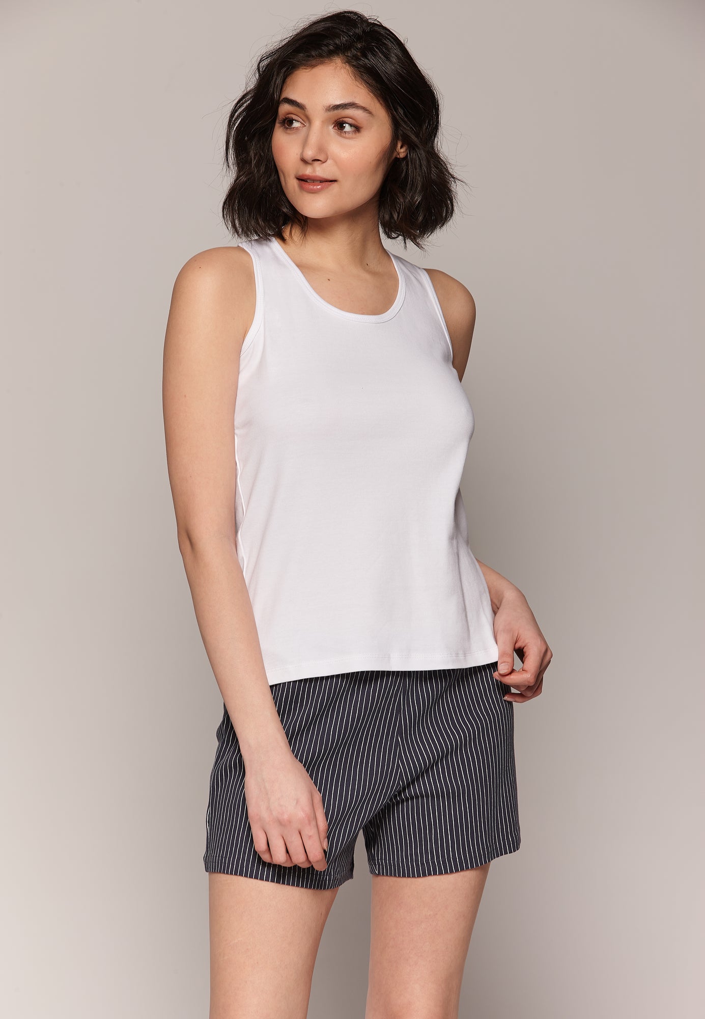 Charger l'image dans la galerie, Pyjama-short 100% coton rayé avec camisole T-back
