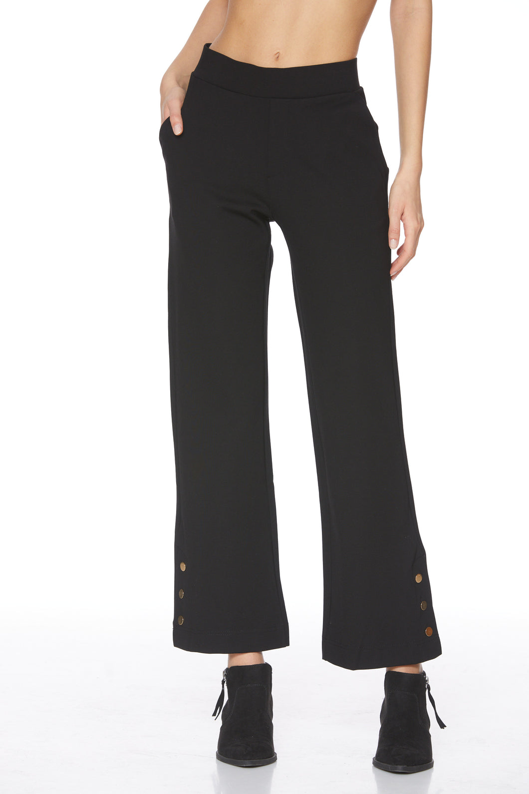 Pants with flared bottom finished with gold buttons