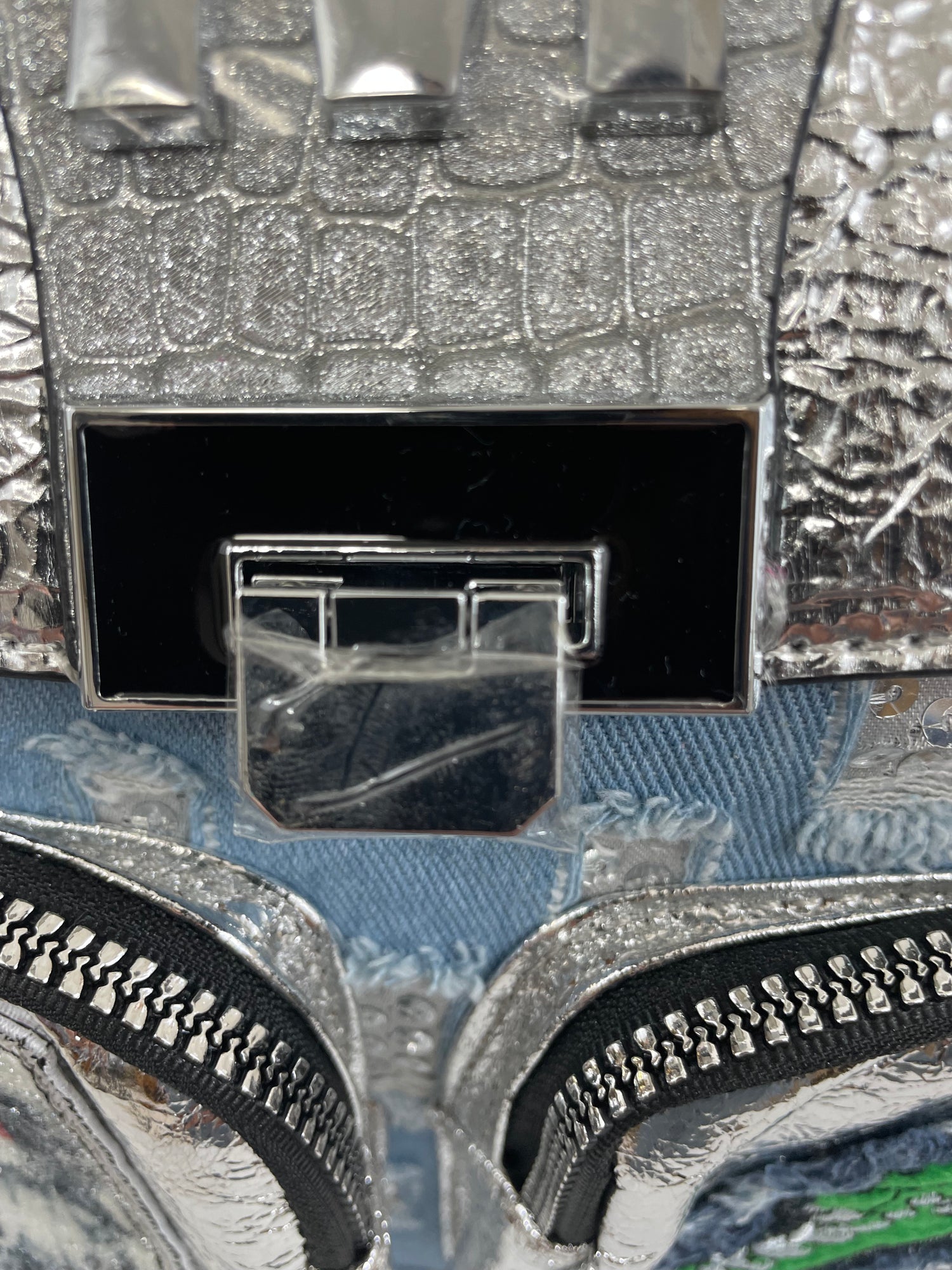 Charger l'image dans la galerie, Sac à dos avec appliqués et paillettes
