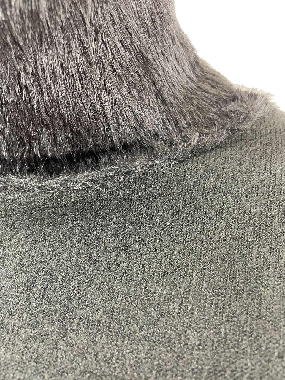 Charger l'image dans la galerie, Chandail en tricot au col/poches en angora
