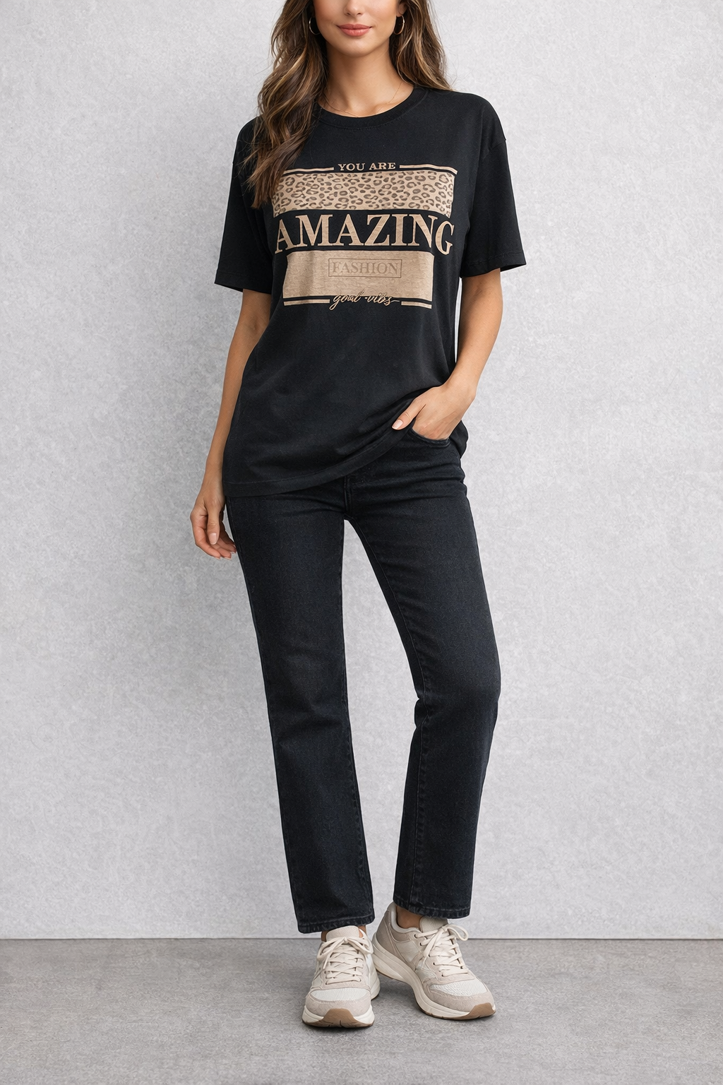 Upload image to gallery, Amazing T-shirt with glossy leopard print logo
