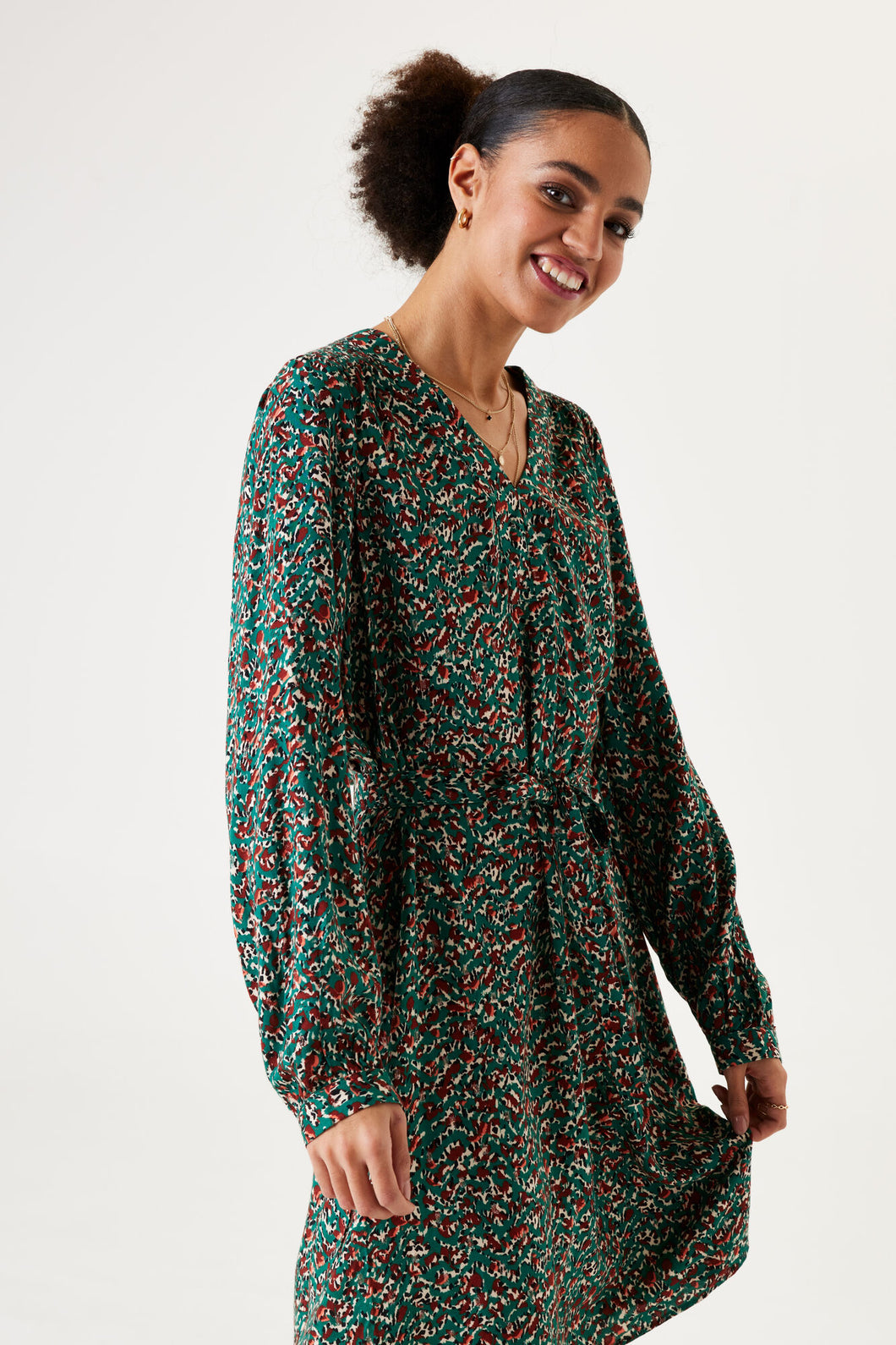 Robe courte imp. minimaliste avec ceinture