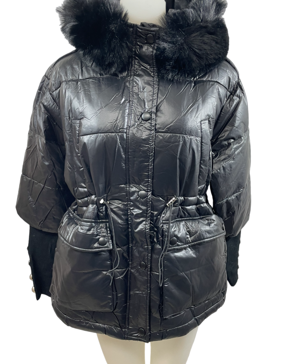 Fitted quilted coat with sleeves finished with silver buttons