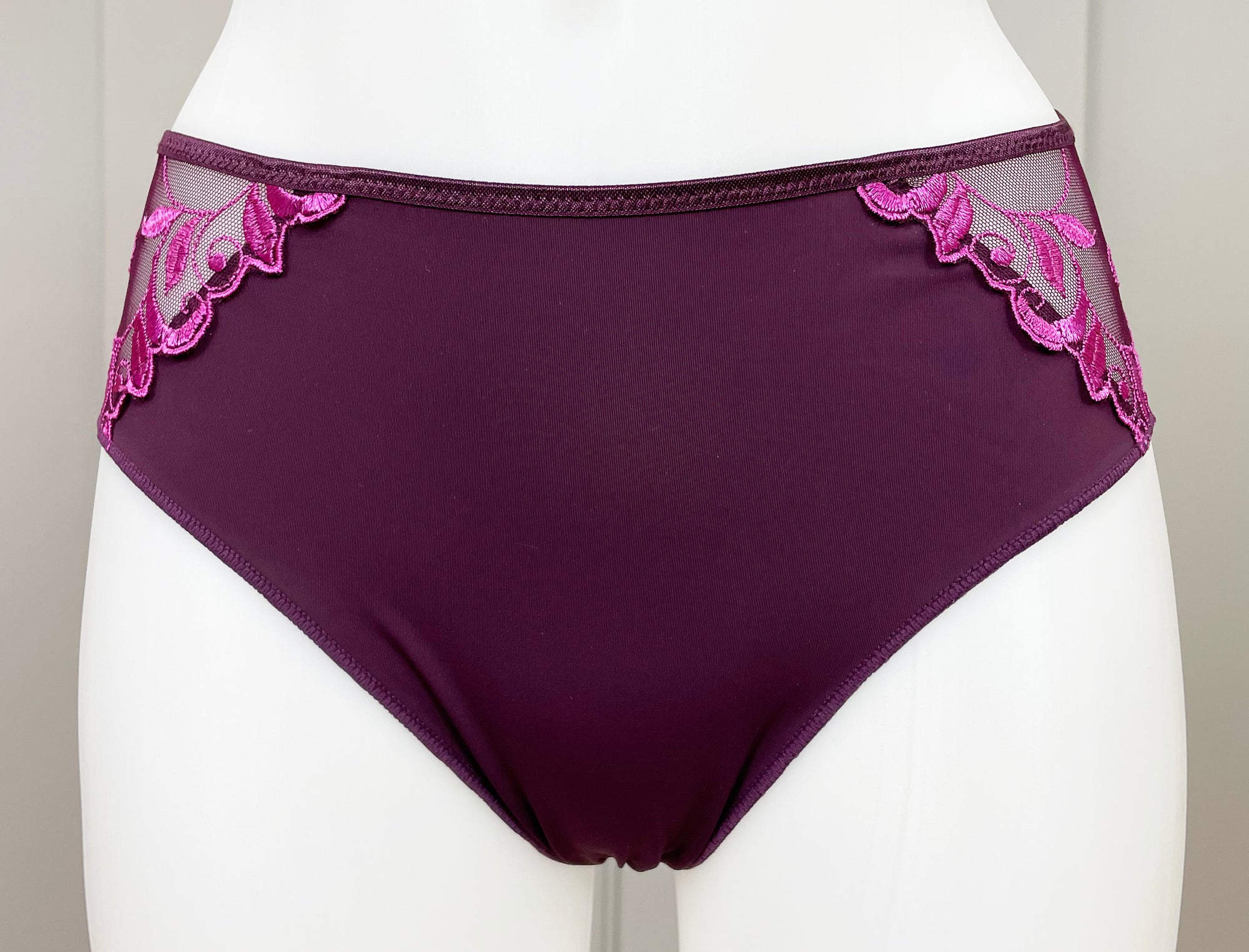 Charger l'image dans la galerie, Culotte bikini avec broderies latérales
