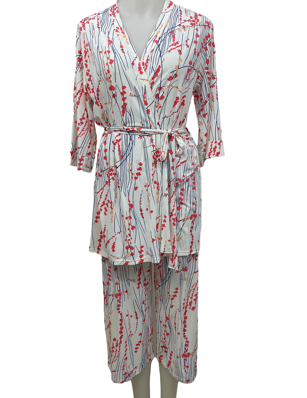 Pants printed with small flower branches