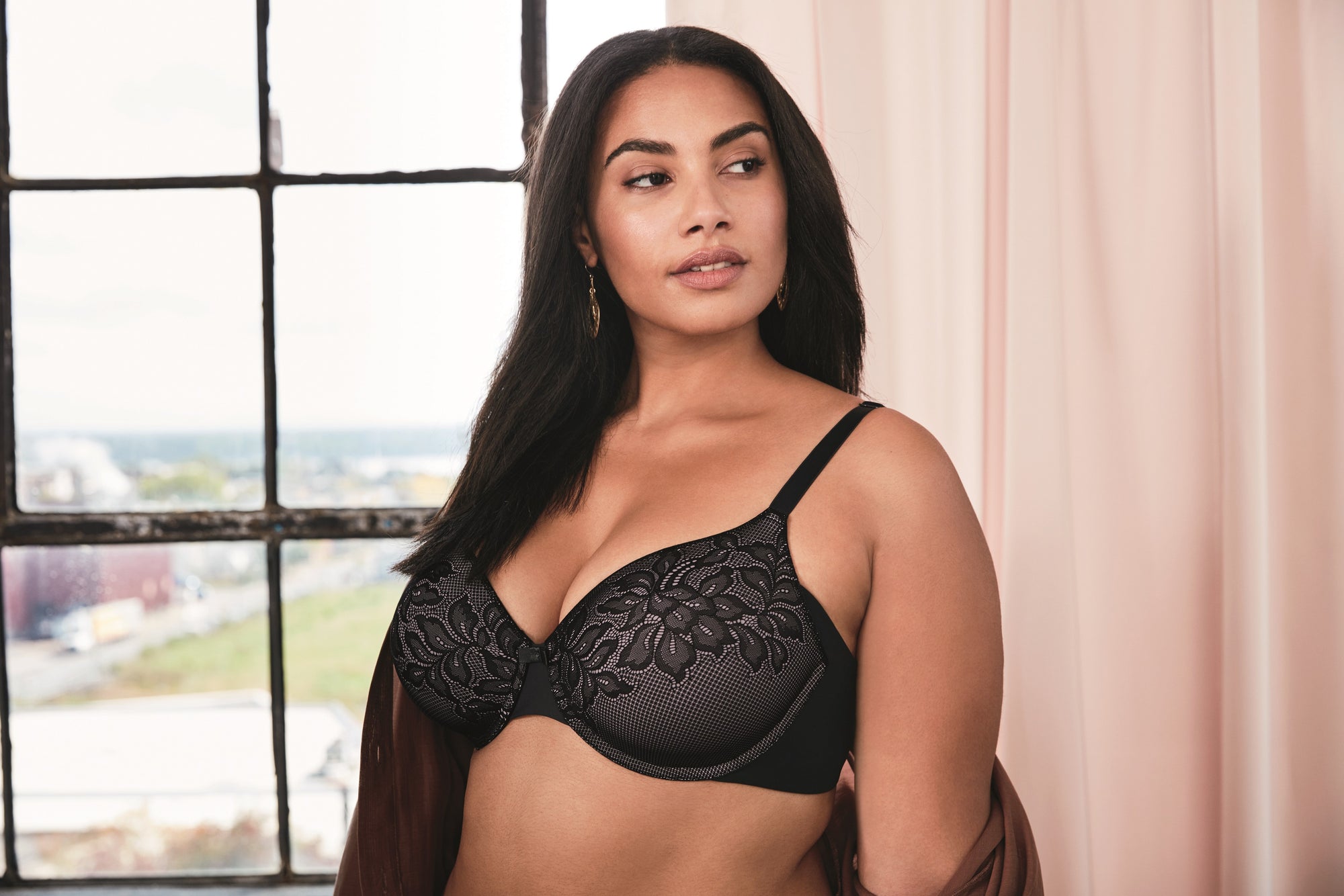 Upload image to gallery, Lace Lined Underwire Bra - WonderBra Plus (Plus Sizes)

