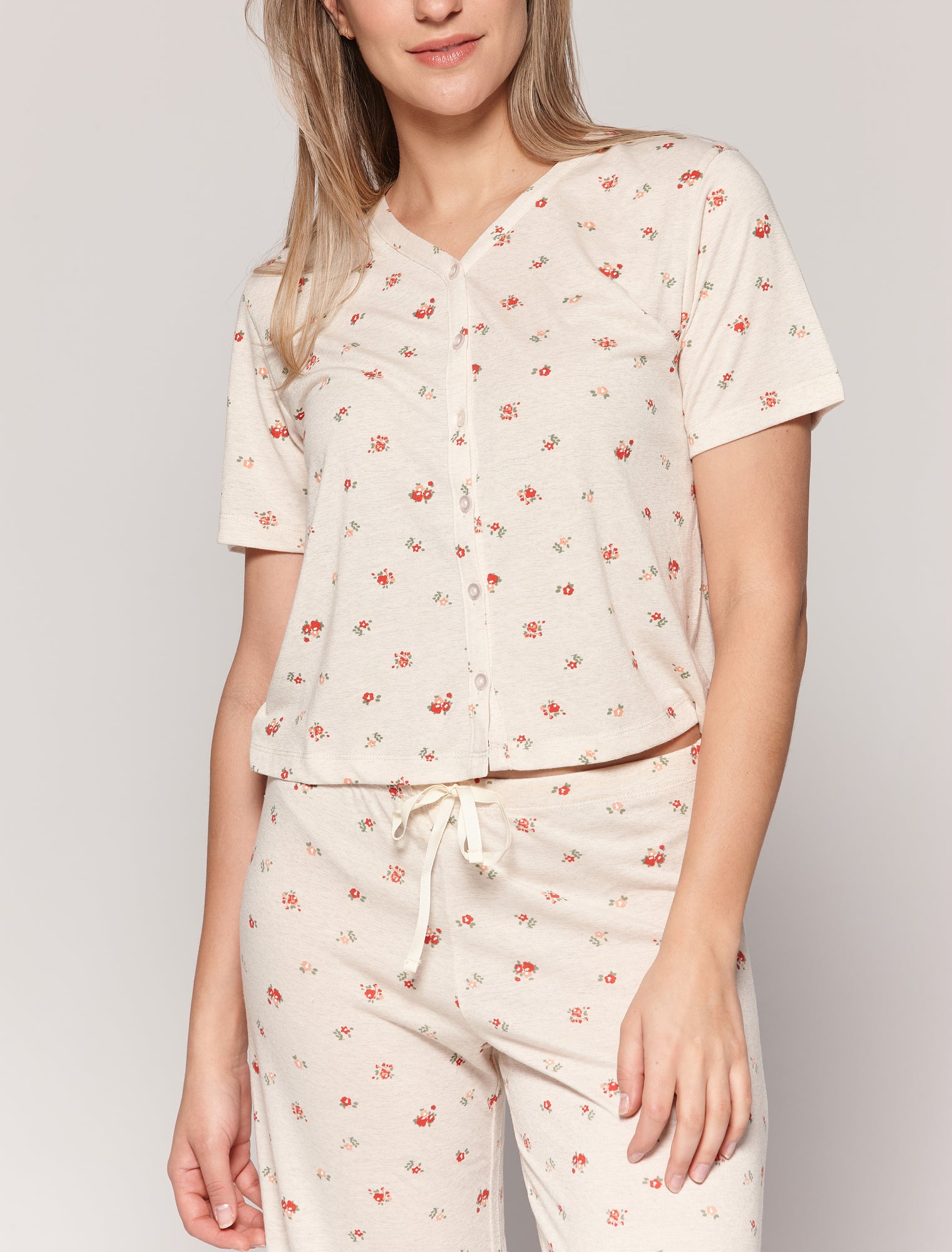Charger l'image dans la galerie, Pyjama long boutonné imprimé de petites fleurs

