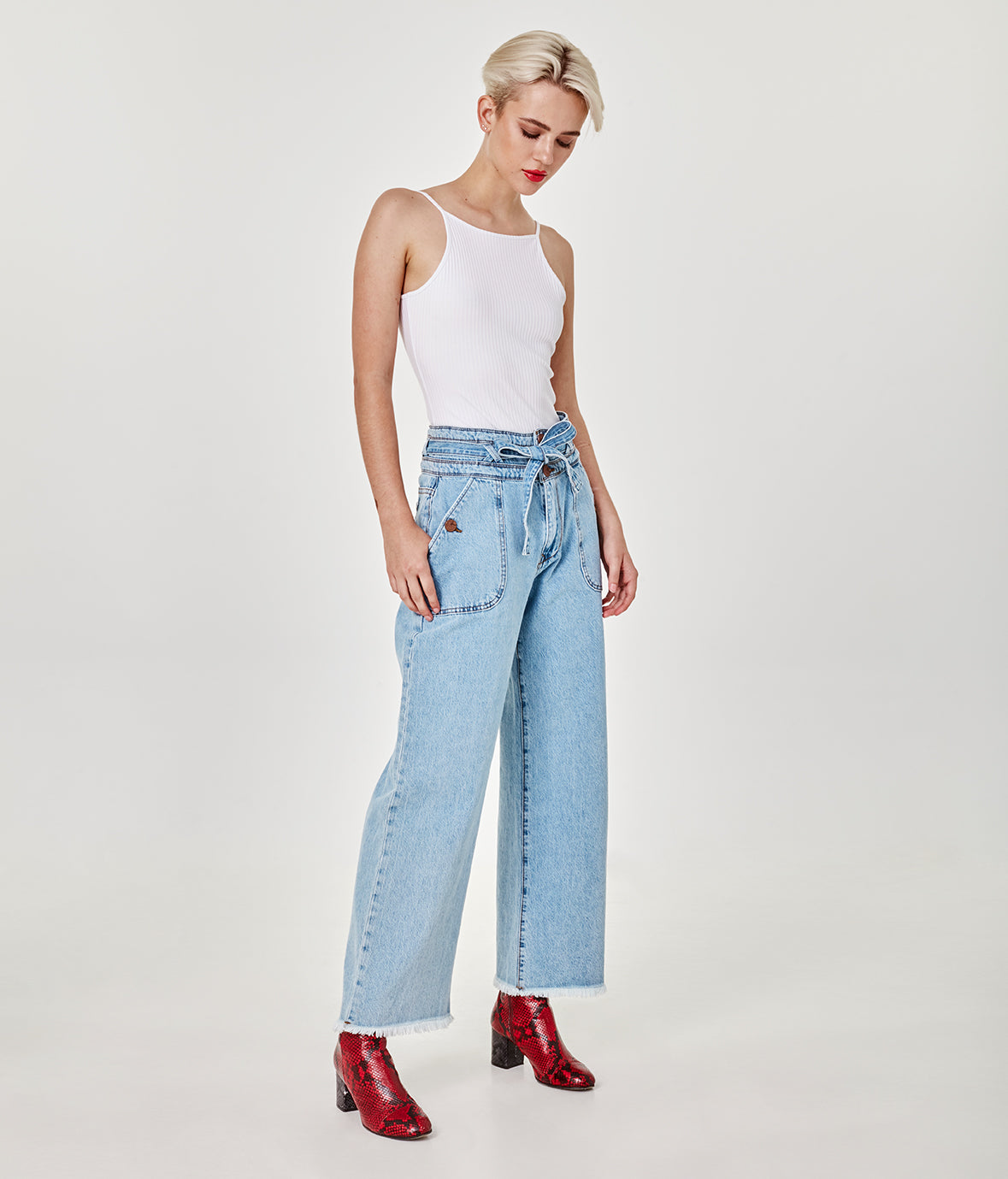 Upload image to gallery, Durable high-waisted denim pants with belt
