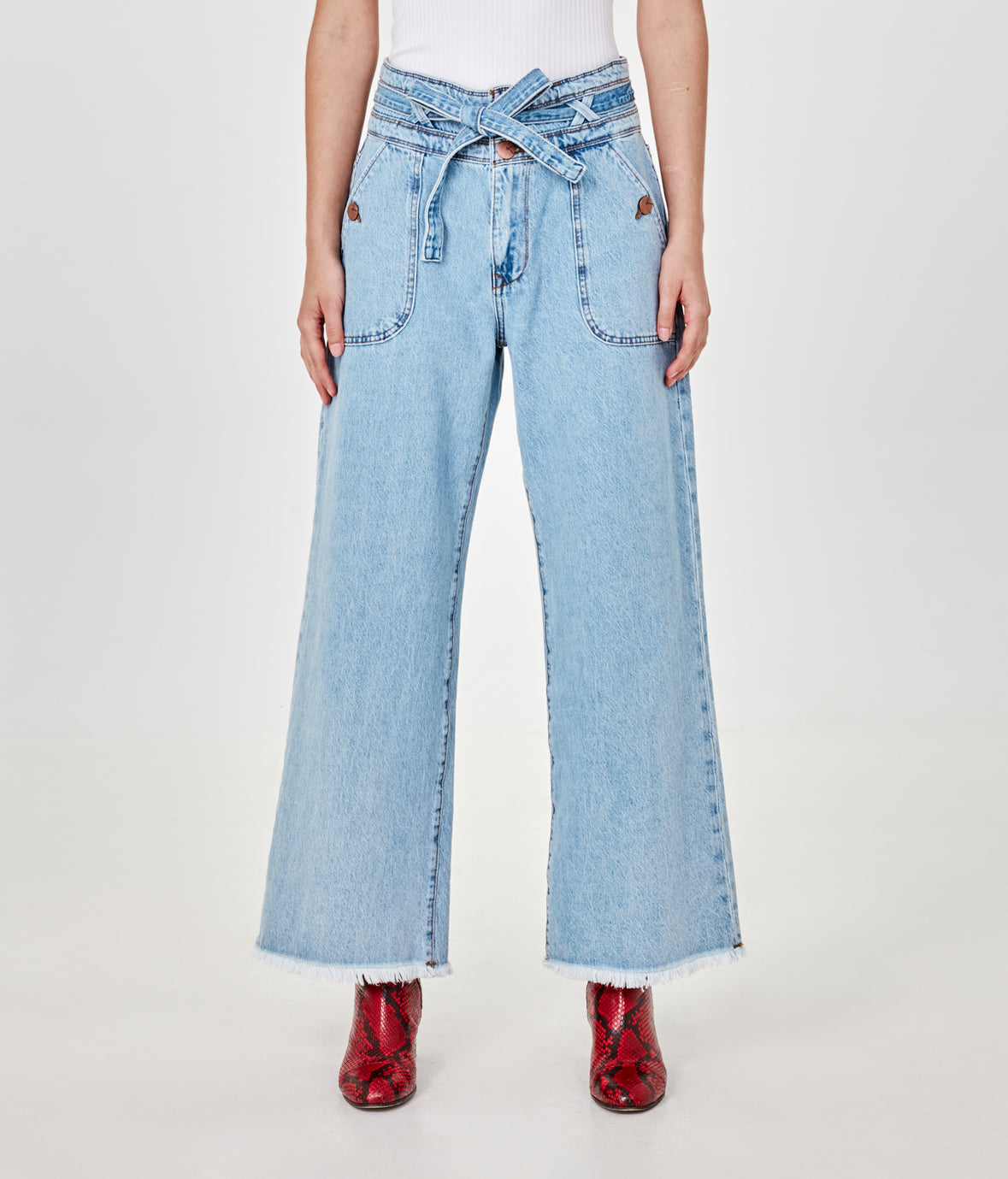 Upload image to gallery, Durable high-waisted denim pants with belt
