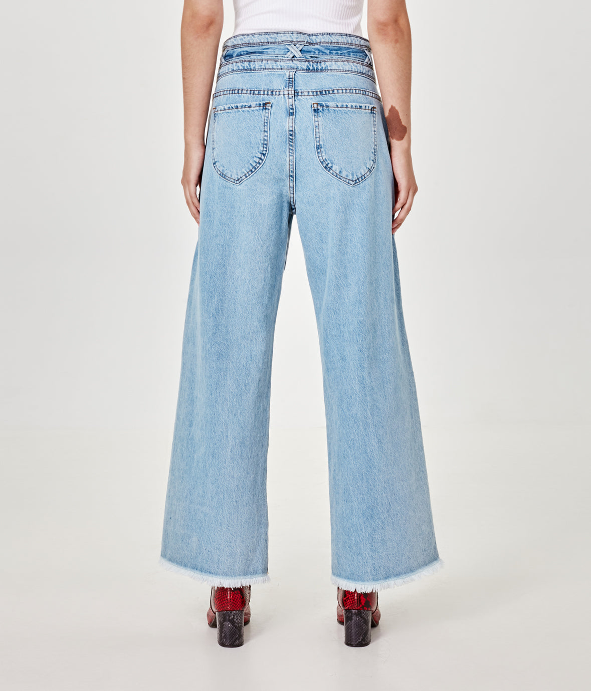 Upload image to gallery, Durable high-waisted denim pants with belt
