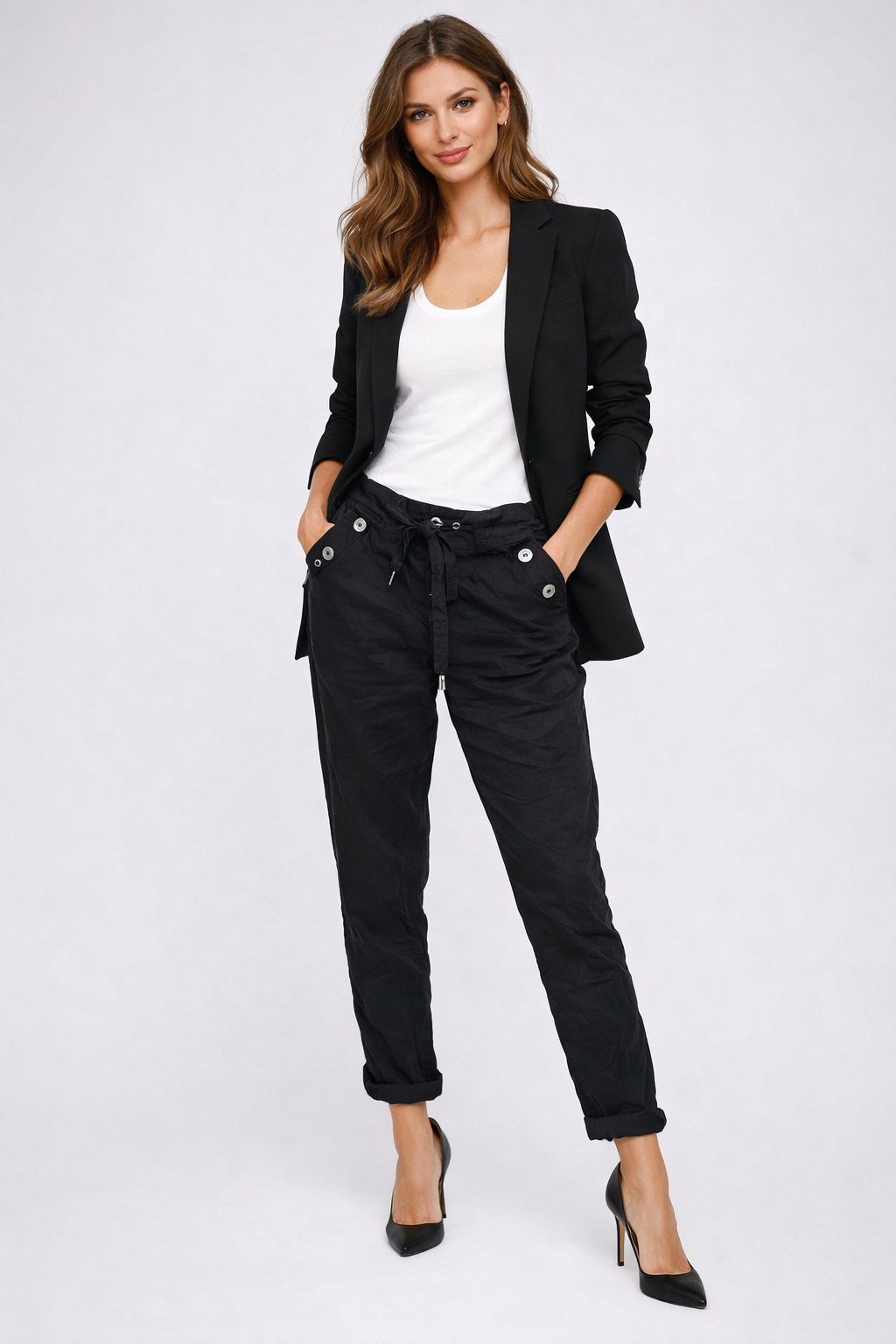 Charger l'image dans la galerie, Pantalon froissé avec poches latérales cloutées
