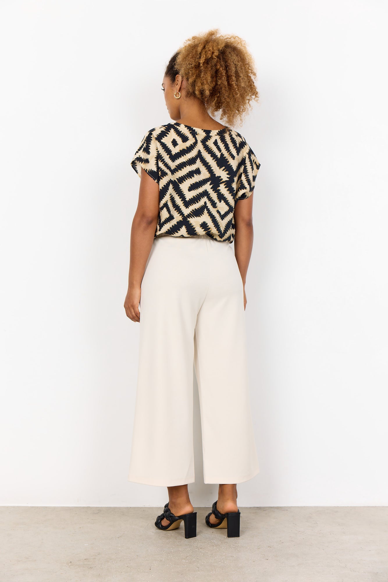 Charger l'image dans la galerie, Pantalon capri à jambes larges - Soya Concept
