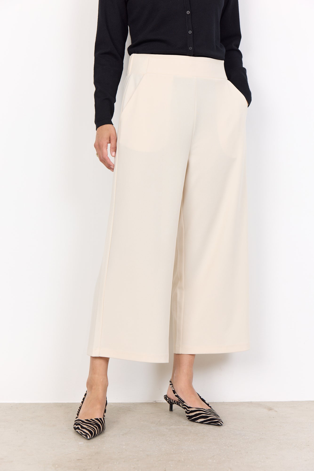 Charger l'image dans la galerie, Pantalon capri à jambes larges - Soya Concept
