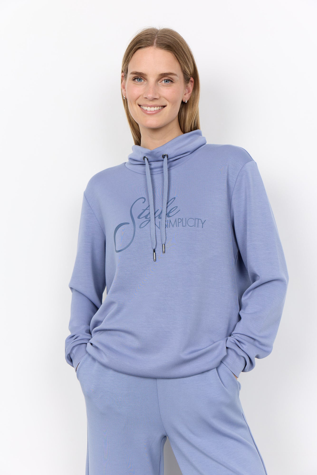 Charger l'image dans la galerie, Chandail Style in Simplicity en tricot de modal - Soya Concept
