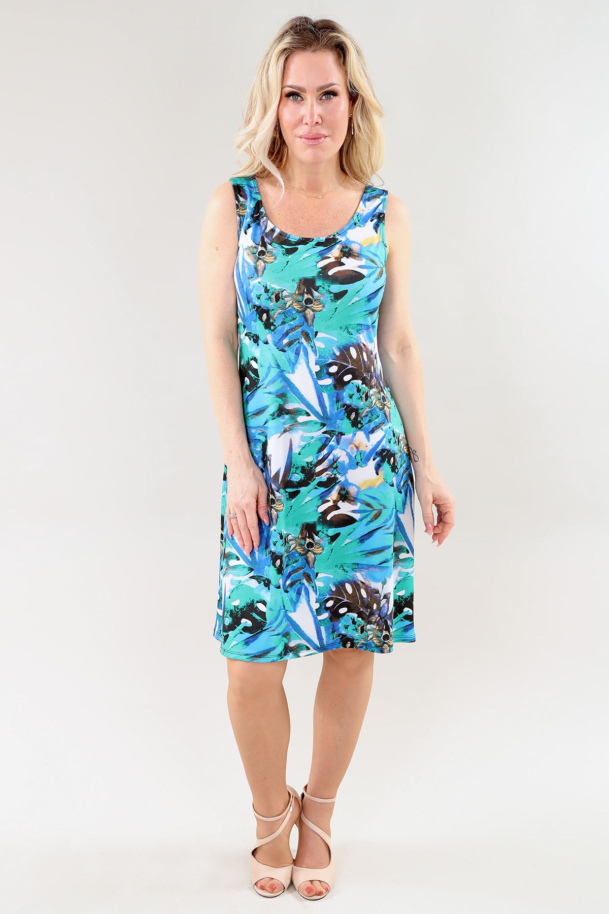 Charger l'image dans la galerie, Robe soleil imprimée safari vert bleu promo
