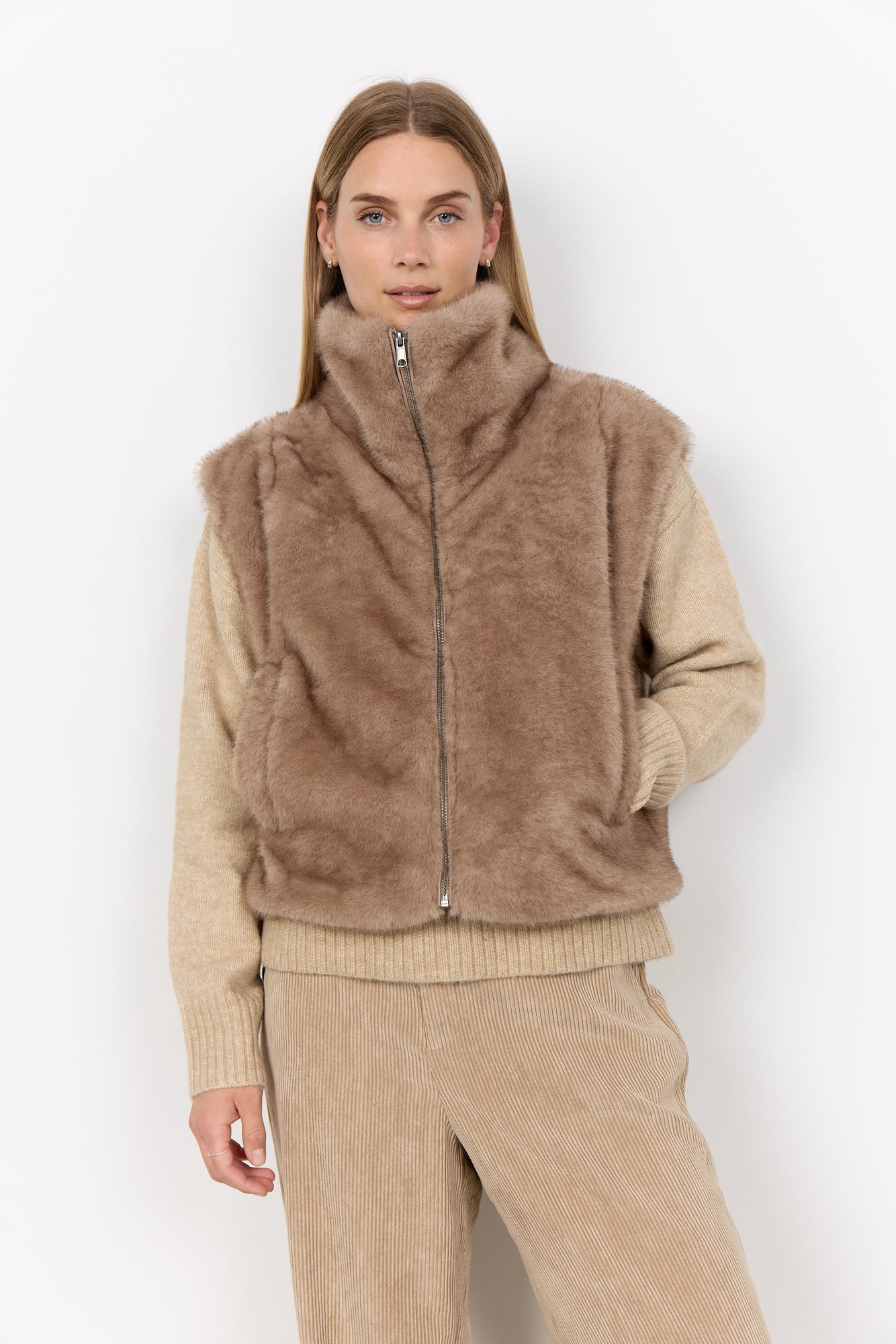 Charger l'image dans la galerie, Veste sans manches en texture douce et duveteuse
