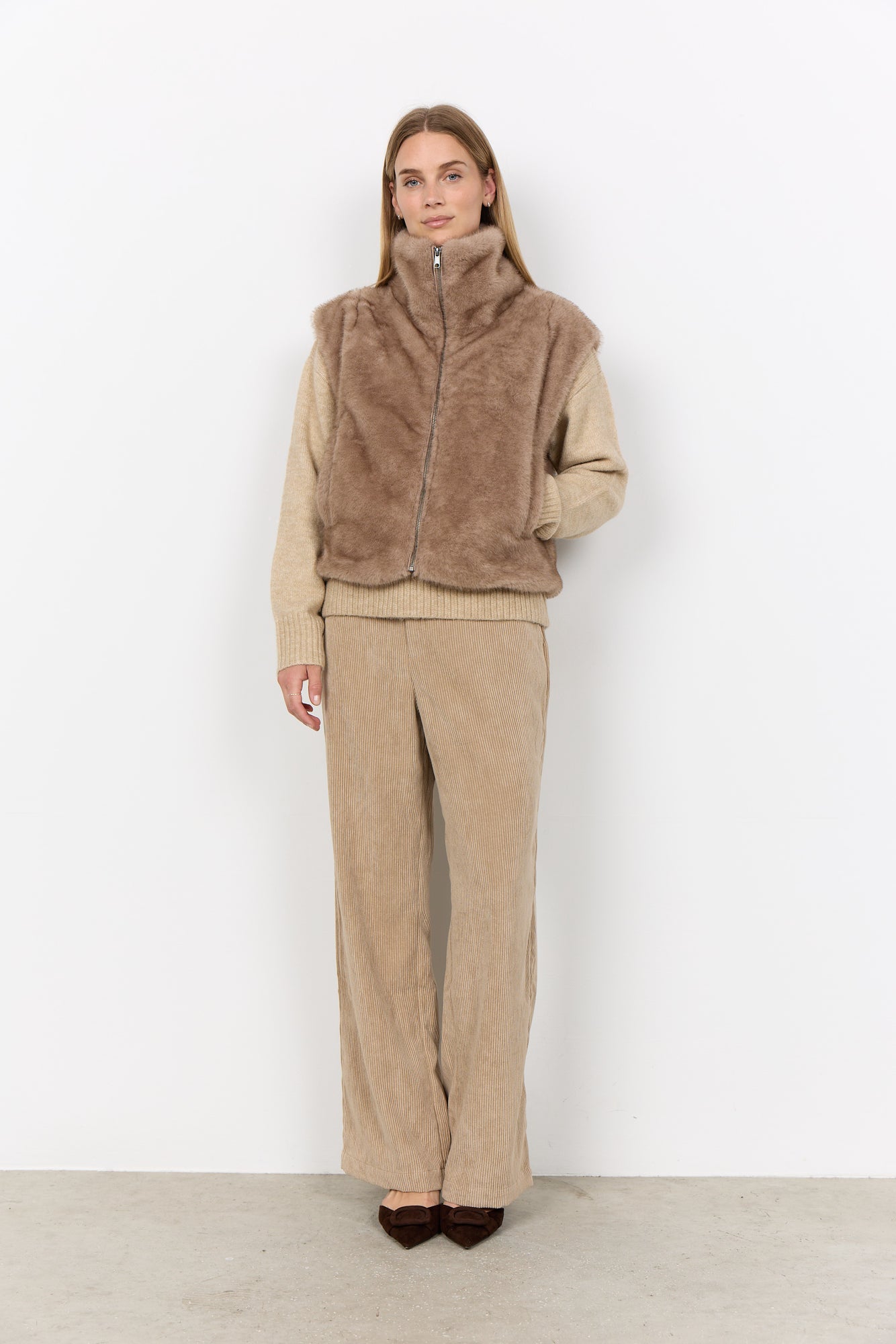 Charger l'image dans la galerie, Veste sans manches en texture douce et duveteuse
