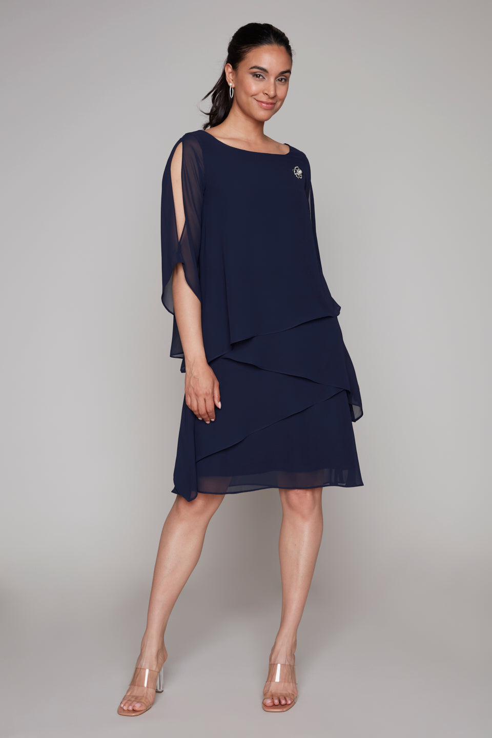 Charger l'image dans la galerie, Robe asymétrique élégante en chiffon - Compli K Noir
