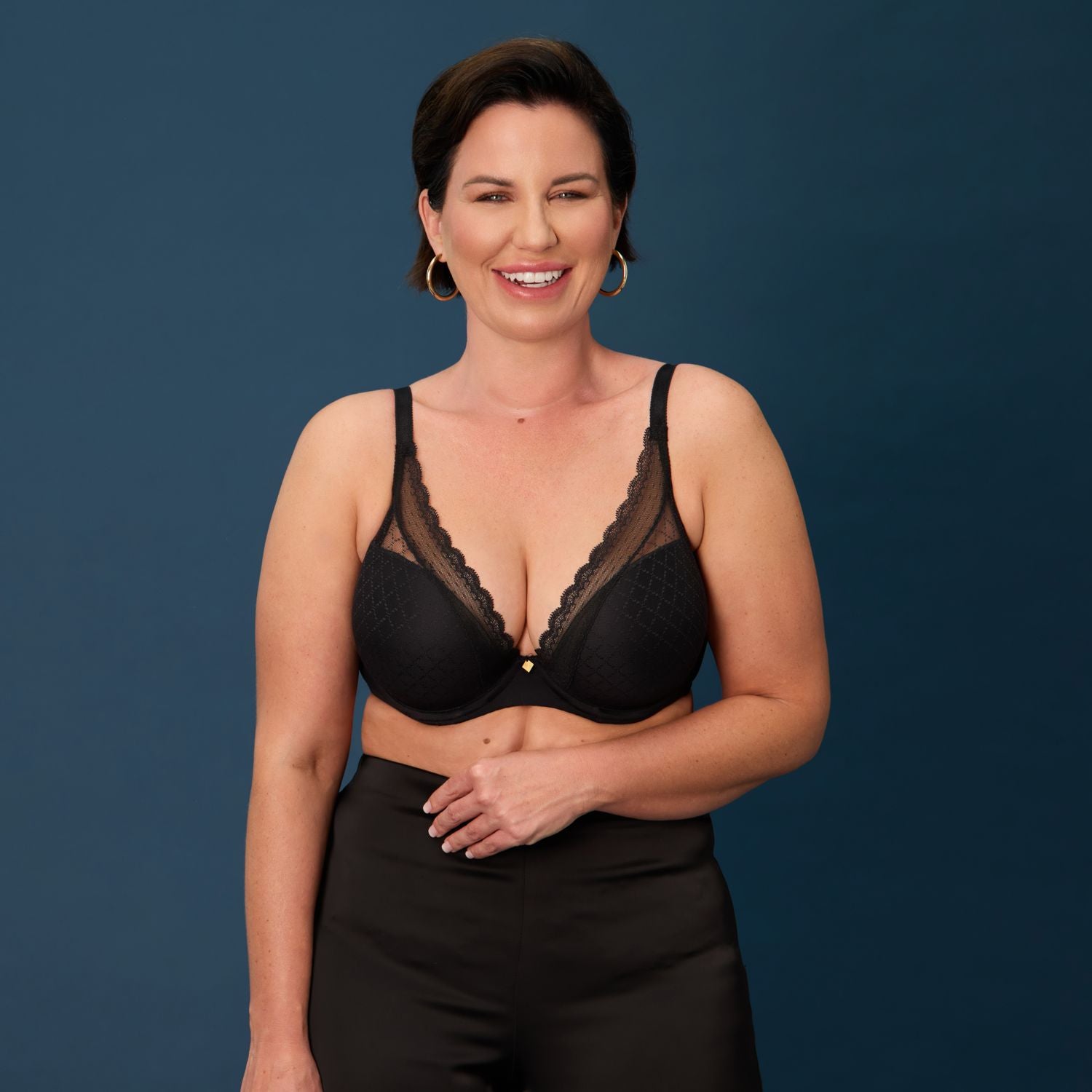 Charger l&#39;image dans la galerie, Soutien-gorge à armatures plongeant Norah Chic - Chantelle
