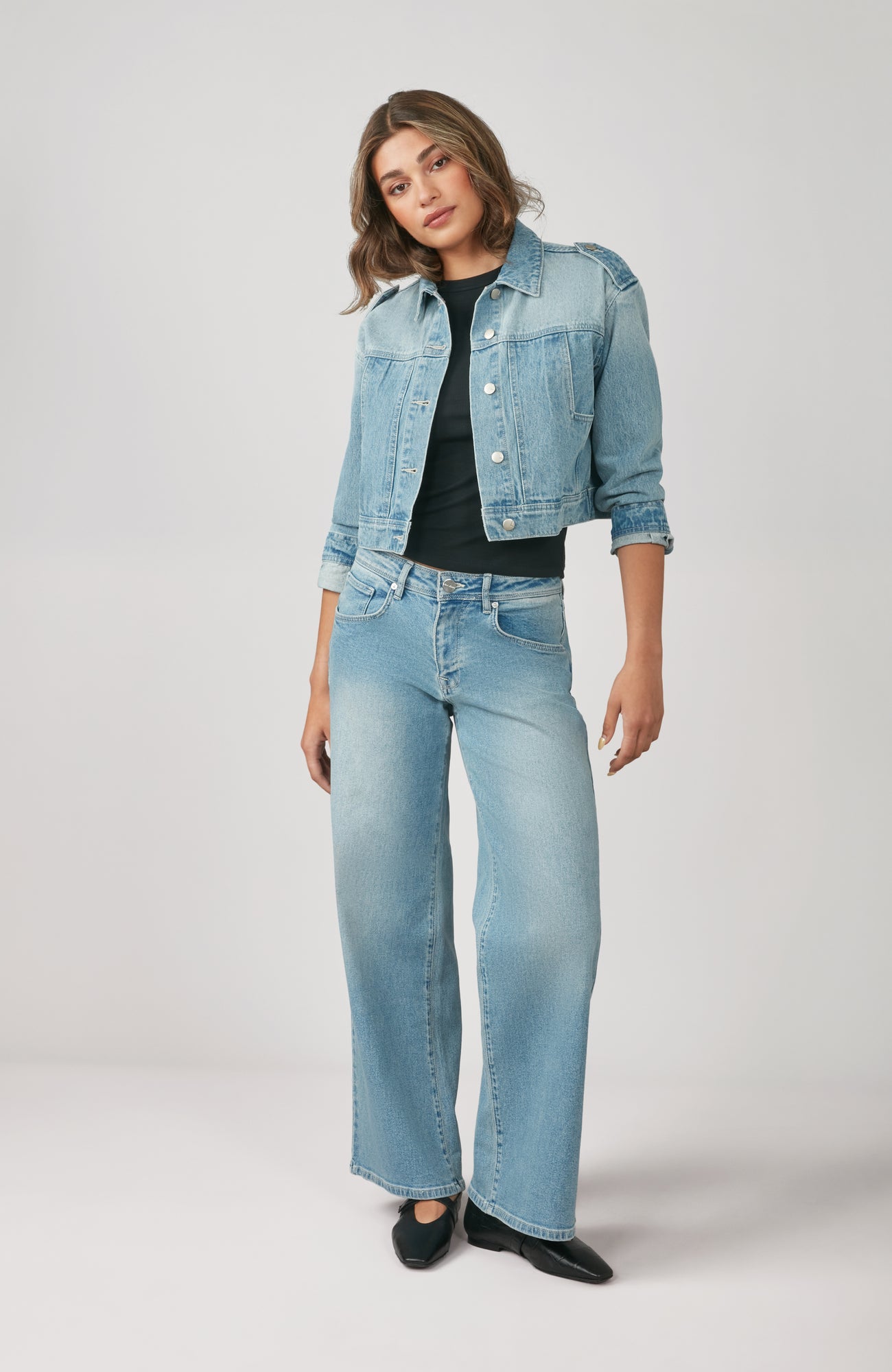 Charger l'image dans la galerie, Veste classique courte avec attaches aux épaules
