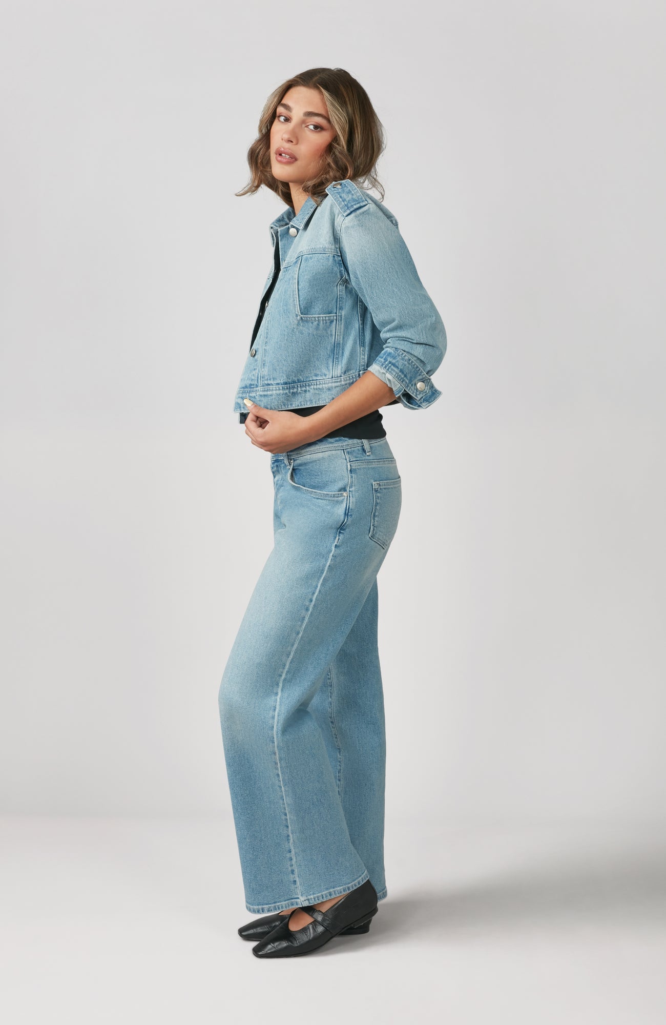 Charger l'image dans la galerie, Veste classique courte avec attaches aux épaules
