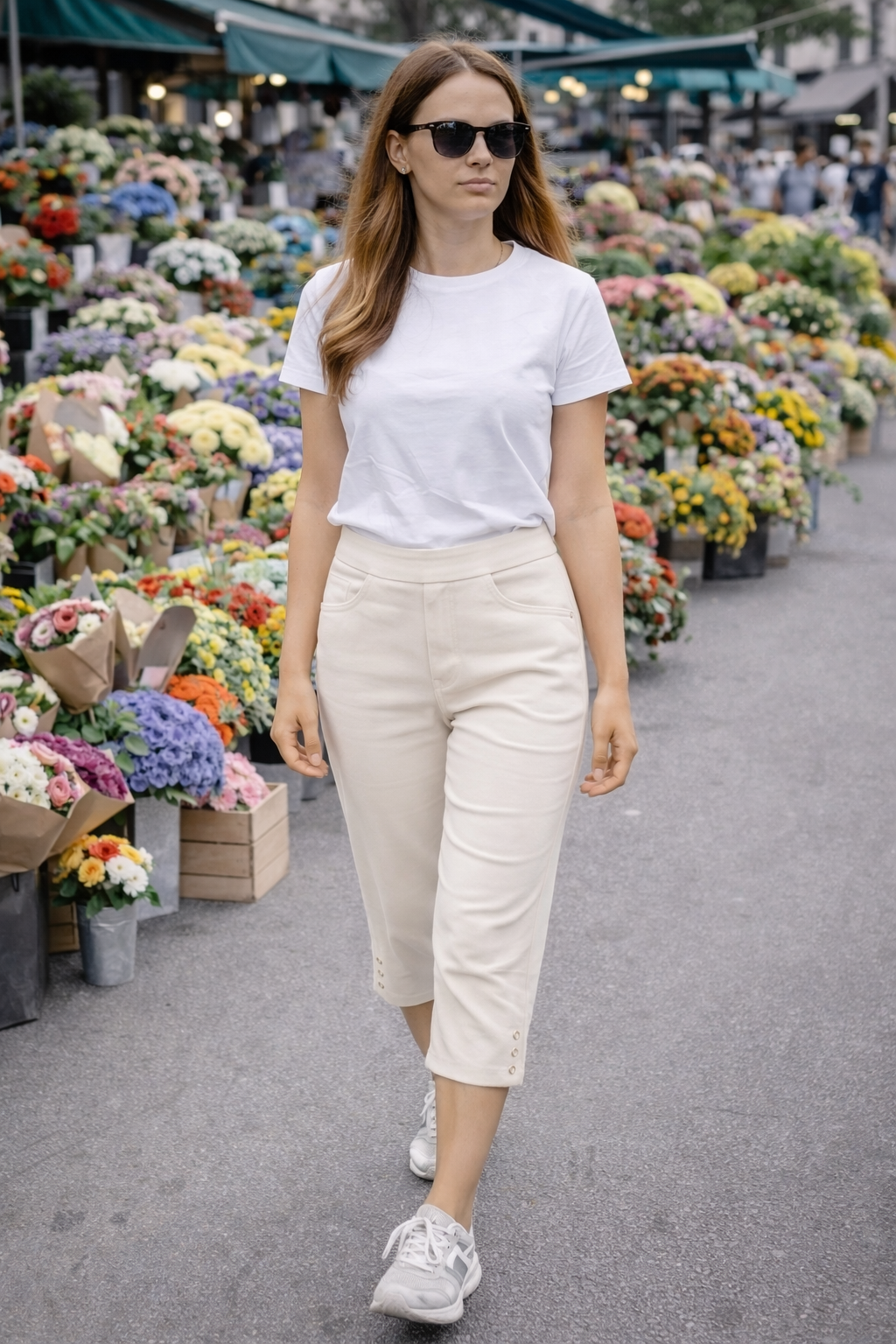 Charger l'image dans la galerie, Pantalon capri fini de faux-boutons latéraux
