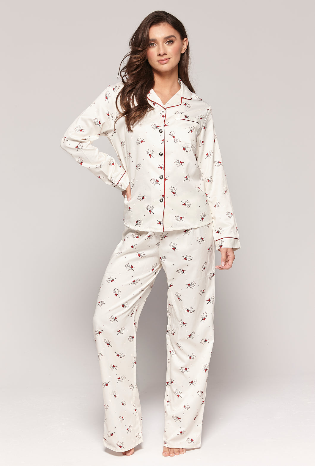 Pyjama en satin brossé imprimé oiseaux rouges