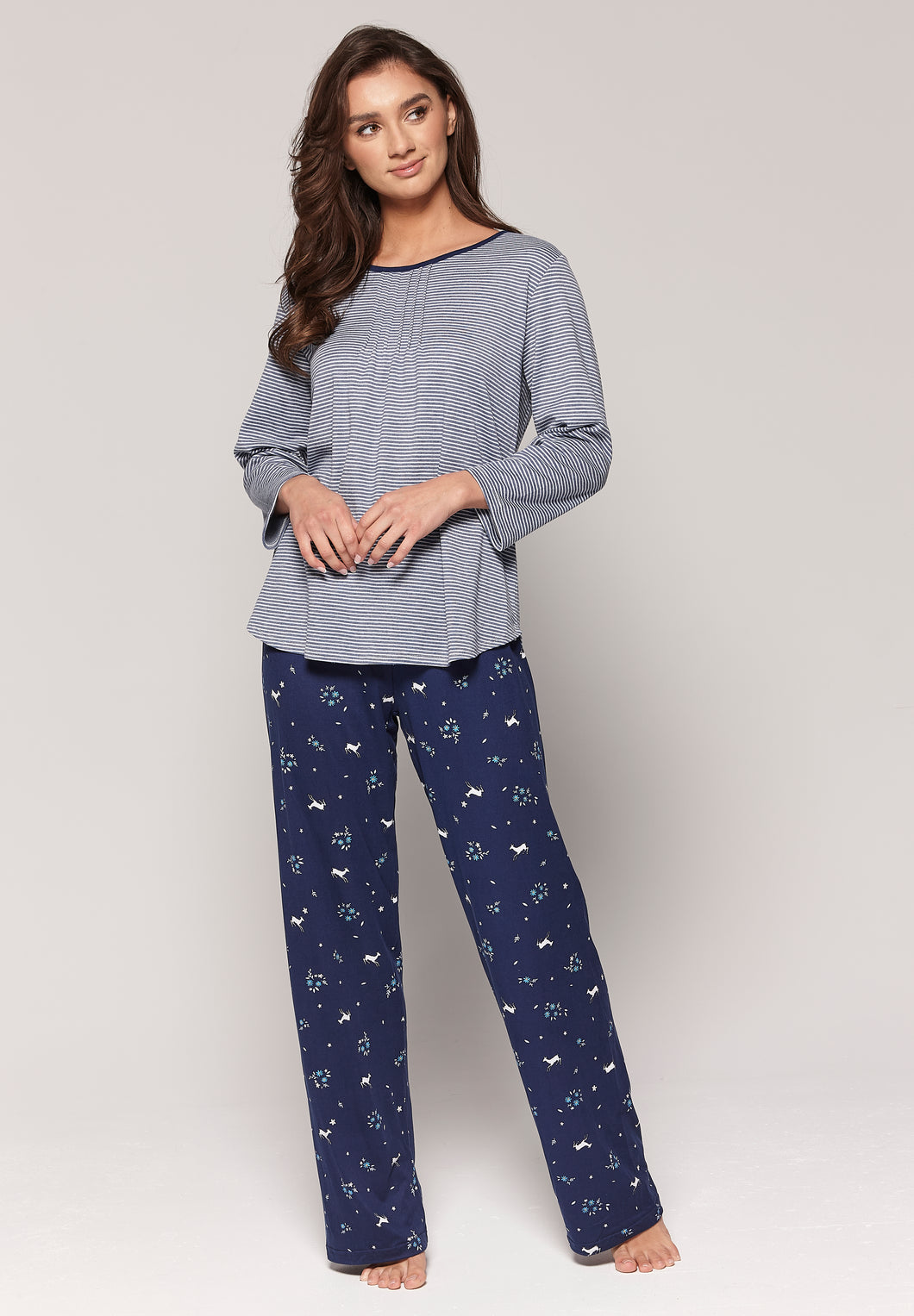Pyjama long imprimé/rayé plissé à l'avant